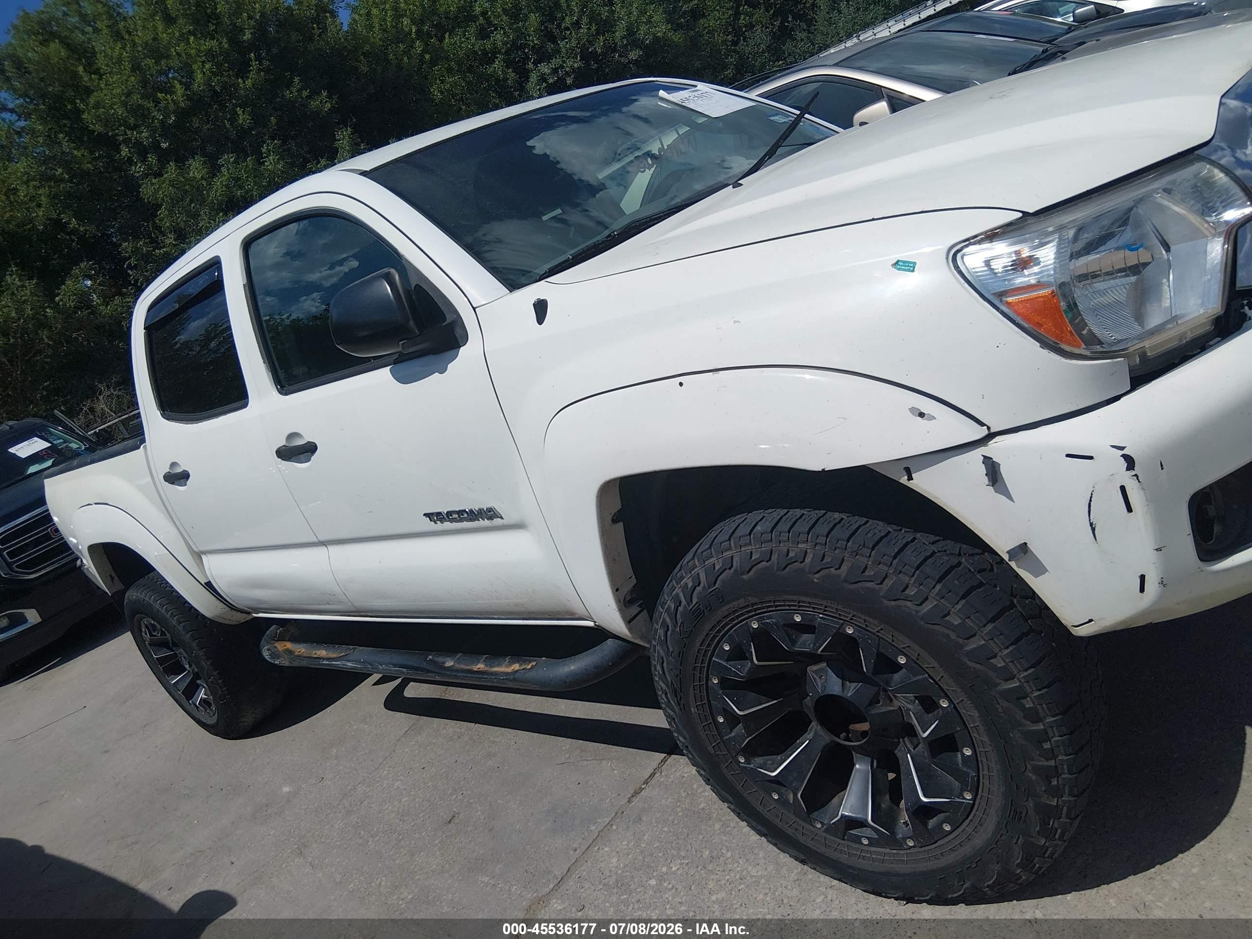 2014 Toyota Tacoma Base V6 White vin: 3TMLU4ENXEM139005