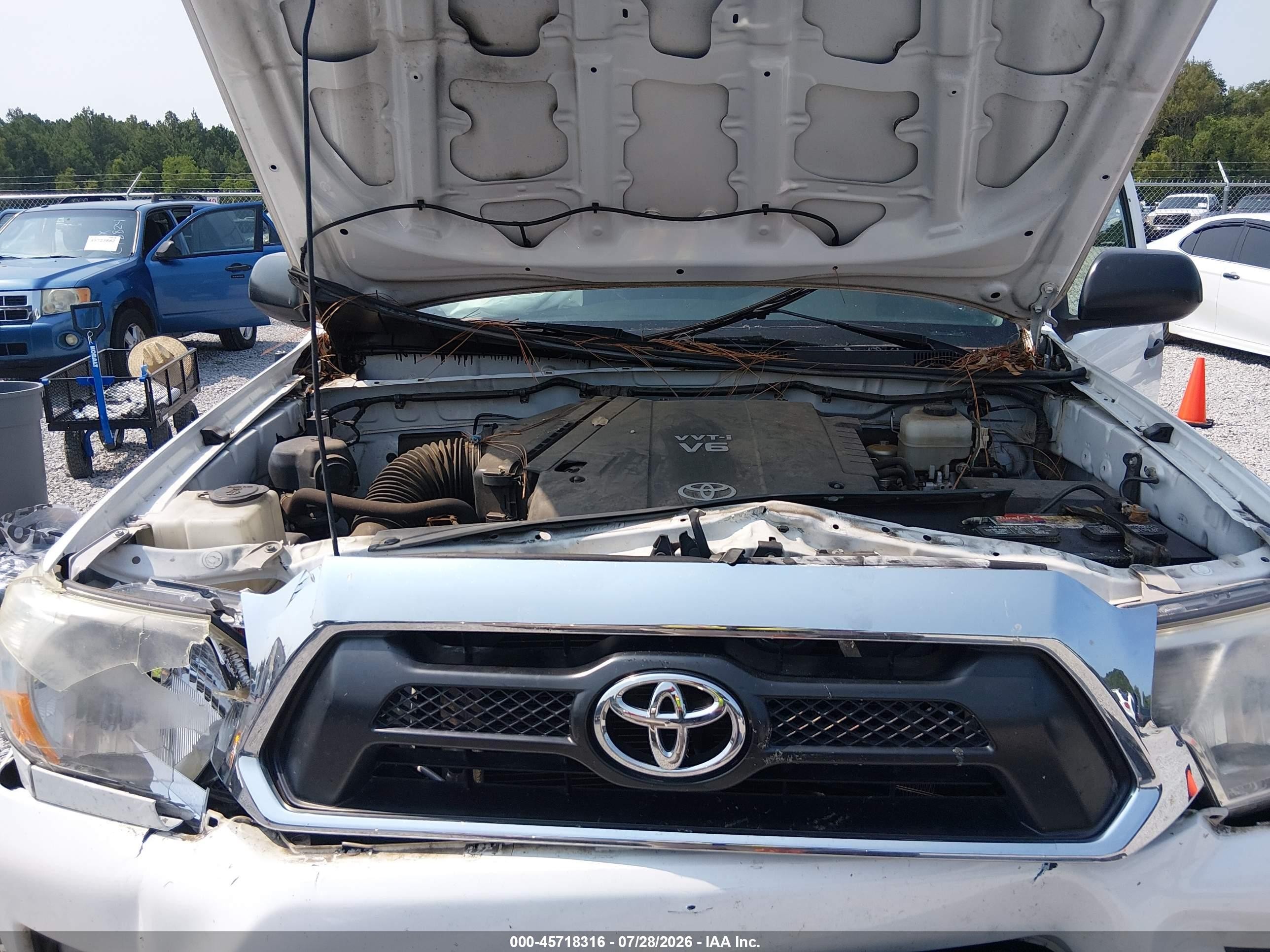 2014 Toyota Tacoma Base V6 White vin: 3TMLU4ENXEM154362
