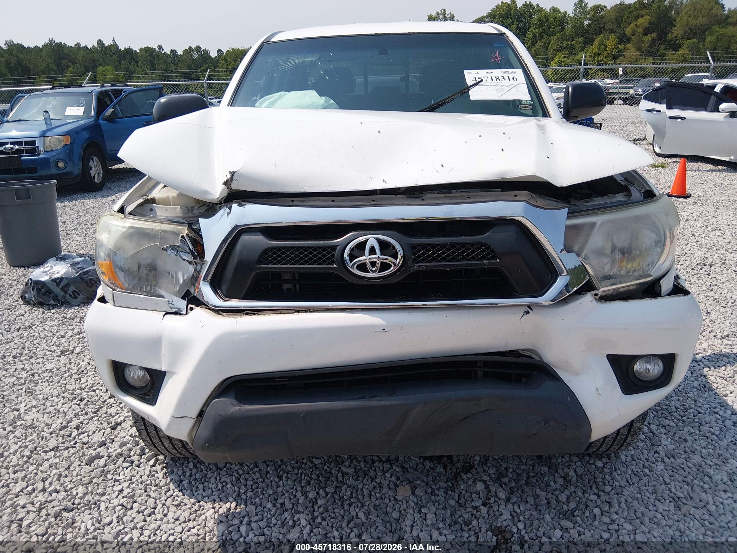 2014 Toyota Tacoma Base V6 White vin: 3TMLU4ENXEM154362