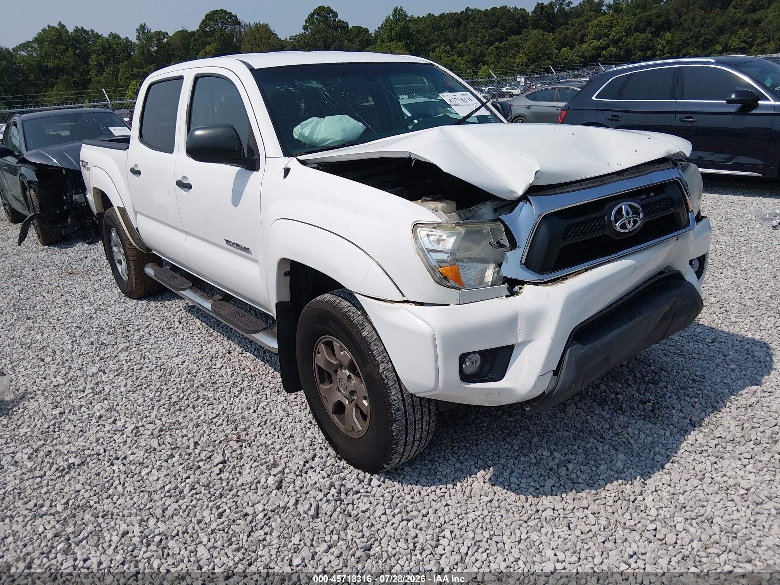 2014 Toyota Tacoma Base V6 White vin: 3TMLU4ENXEM154362