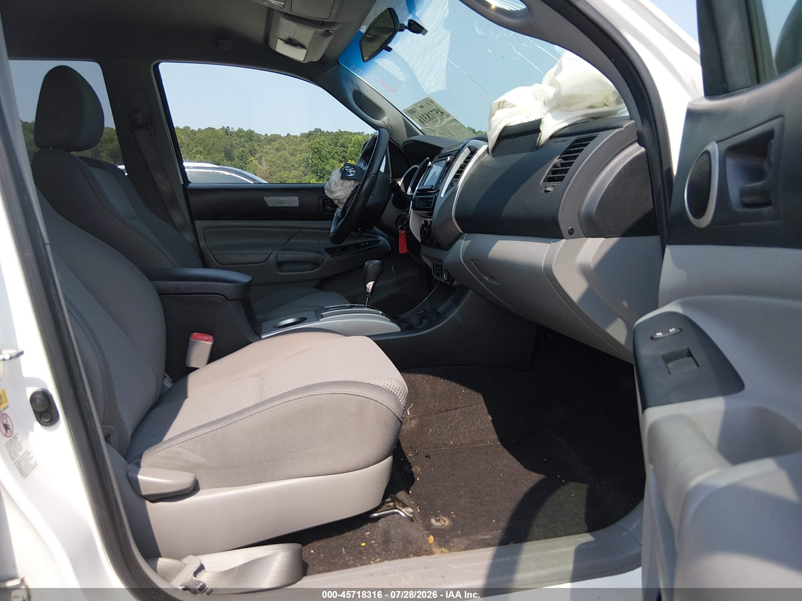 2014 Toyota Tacoma Base V6 White vin: 3TMLU4ENXEM154362