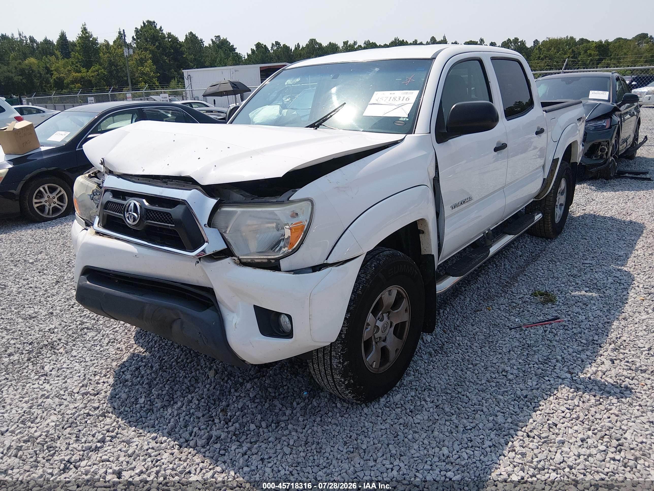 2014 Toyota Tacoma Base V6 White vin: 3TMLU4ENXEM154362