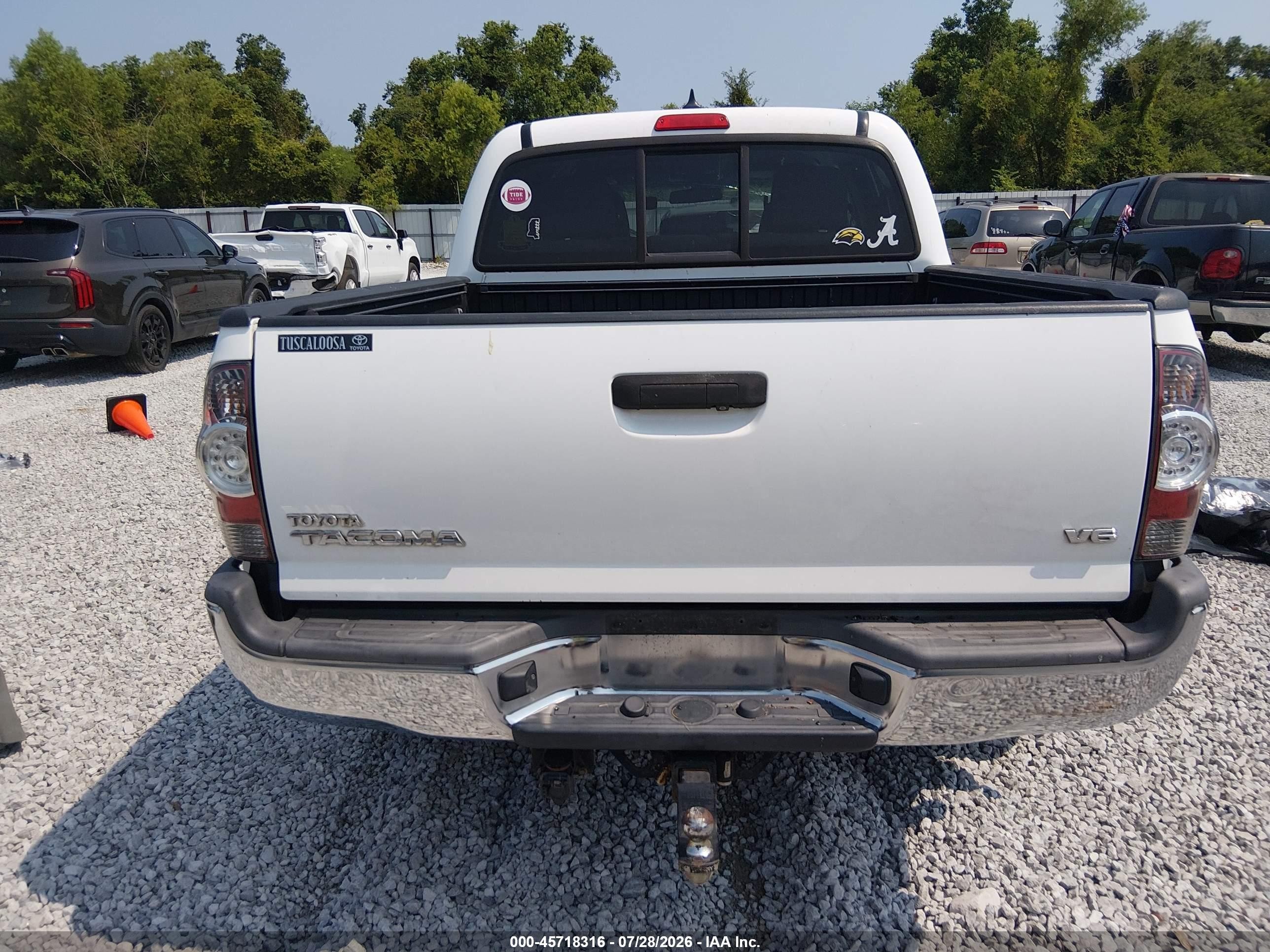 2014 Toyota Tacoma Base V6 White vin: 3TMLU4ENXEM154362
