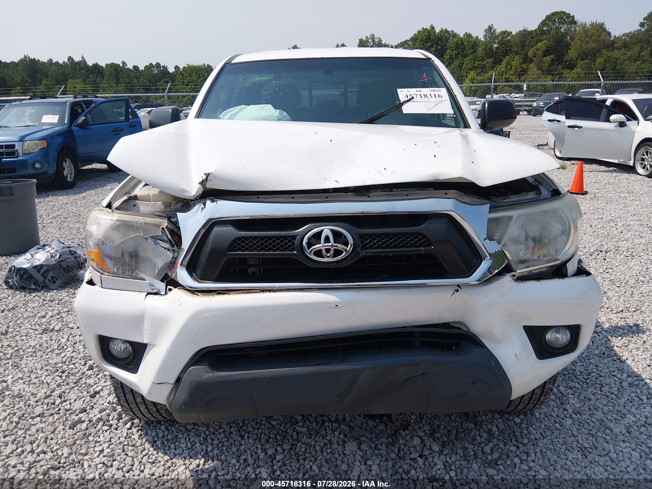 2014 Toyota Tacoma Base V6 White vin: 3TMLU4ENXEM154362