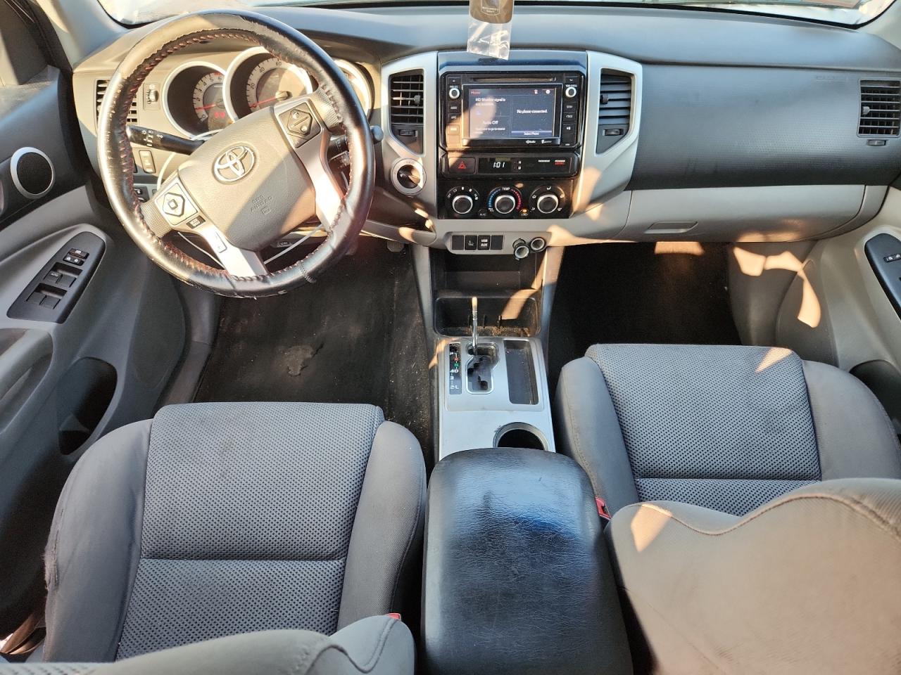 2014 Toyota Tacoma Double Cab Silver vin: 3TMLU4ENXEM162803