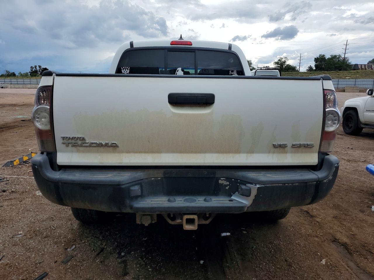 2014 Toyota Tacoma V6 White vin: 3TMLU4ENXEM162817