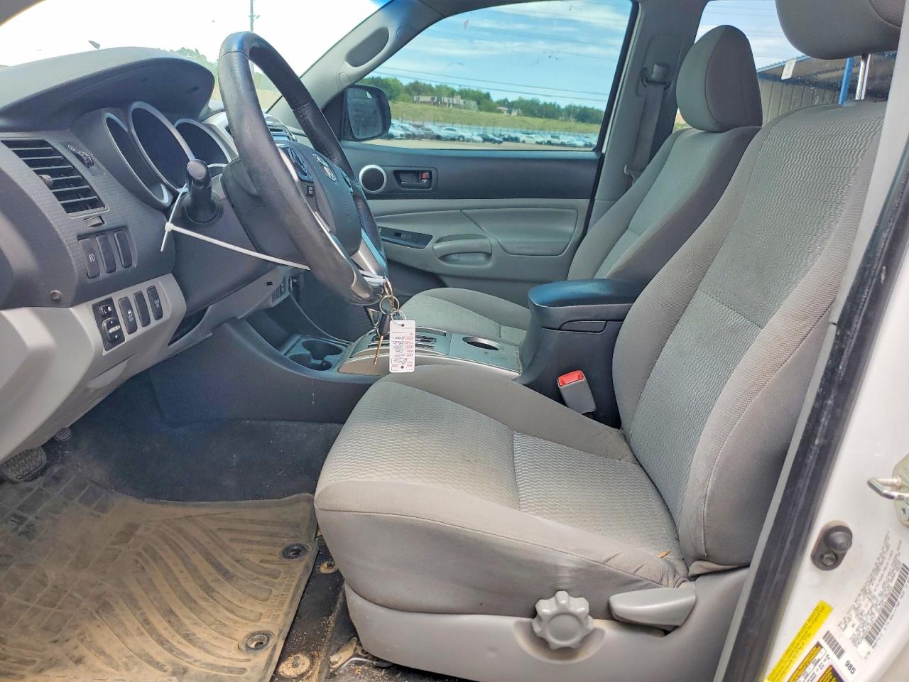 2014 Toyota Tacoma V6 White vin: 3TMLU4ENXEM162817