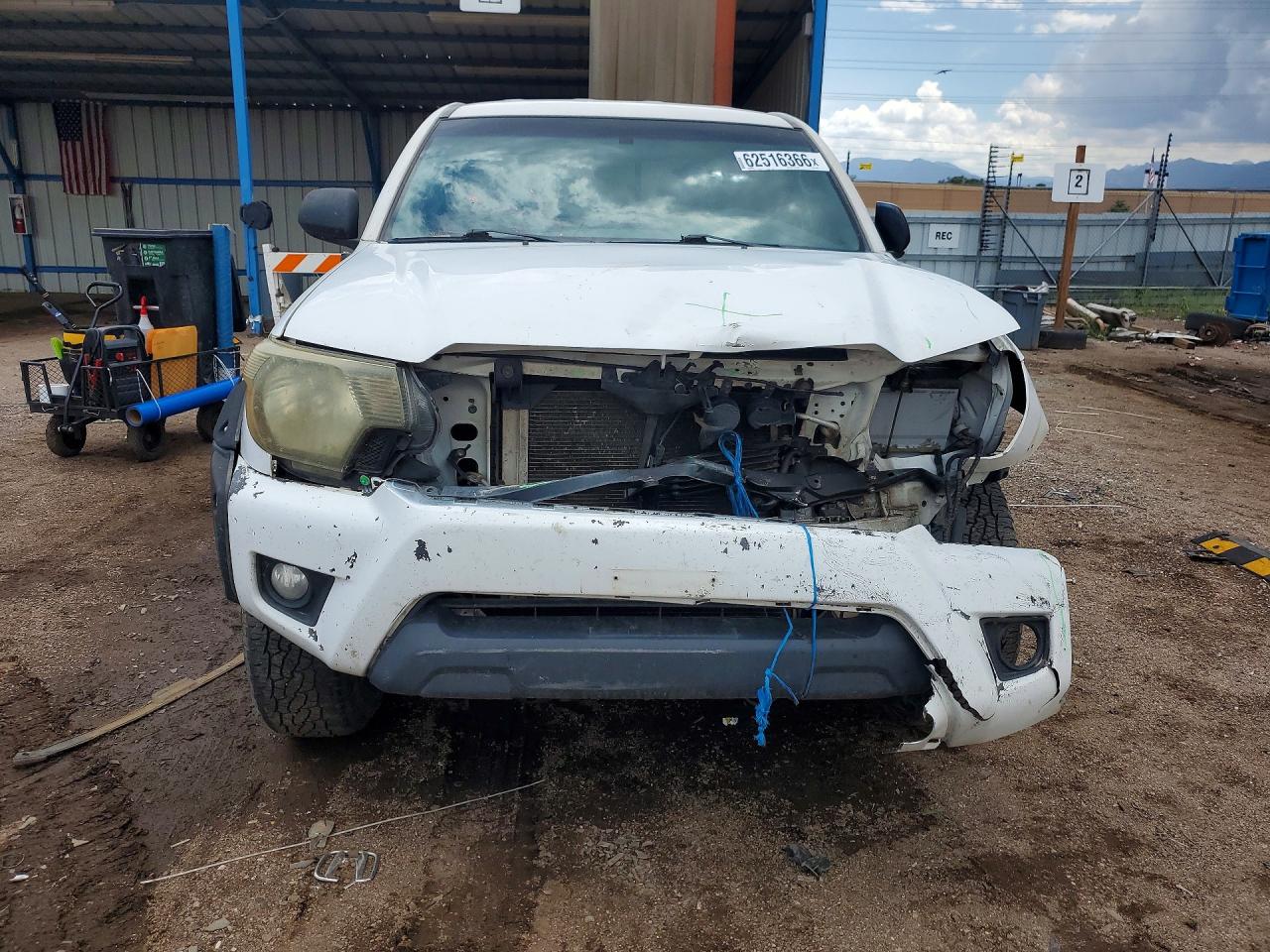 2014 Toyota Tacoma V6 White vin: 3TMLU4ENXEM162817