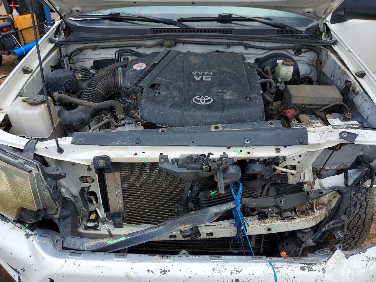 2014 Toyota Tacoma V6 White vin: 3TMLU4ENXEM162817