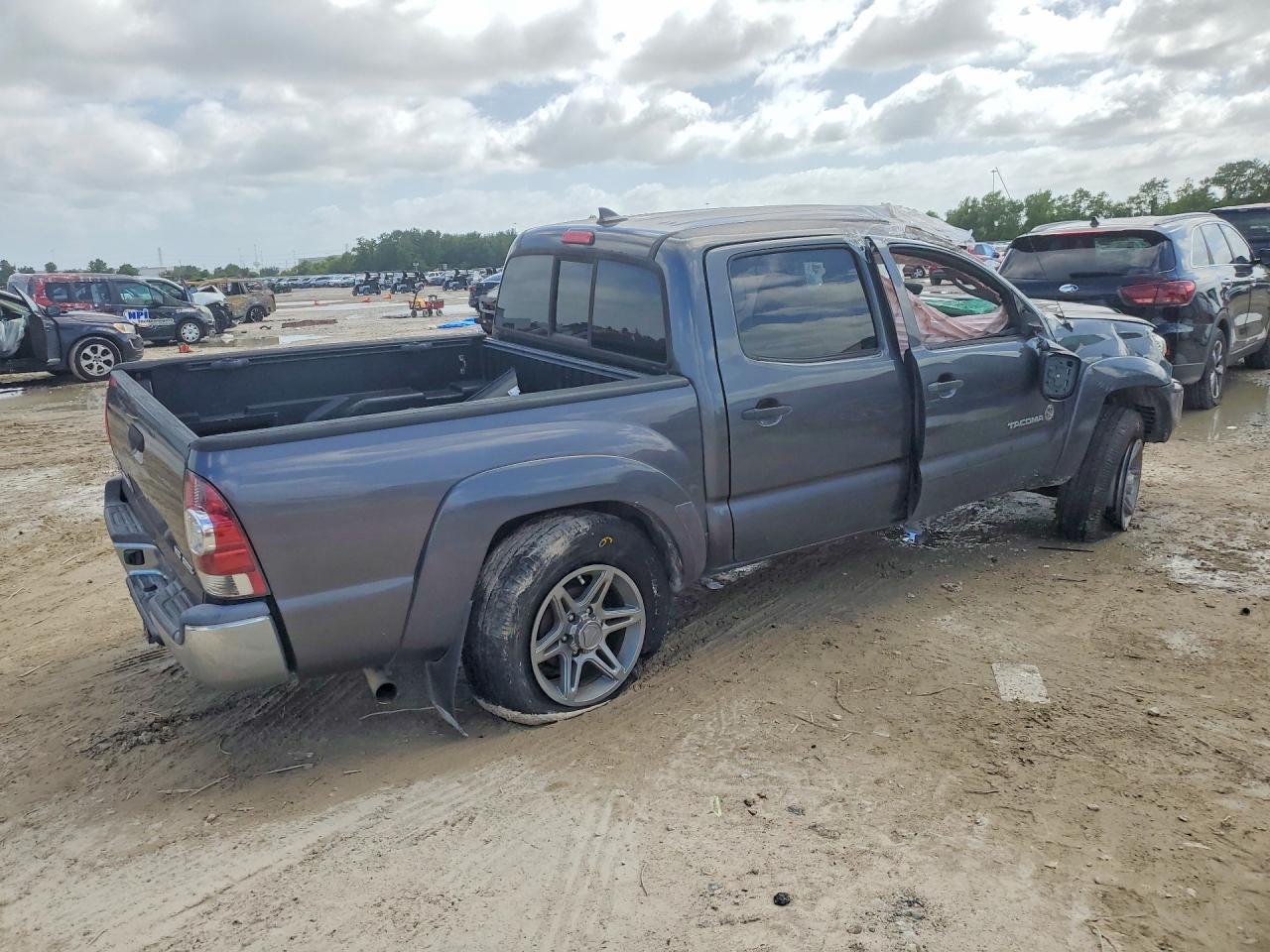 2014 Toyota Tacoma Double Cab Silver vin: 3TMLU4ENXEM162915