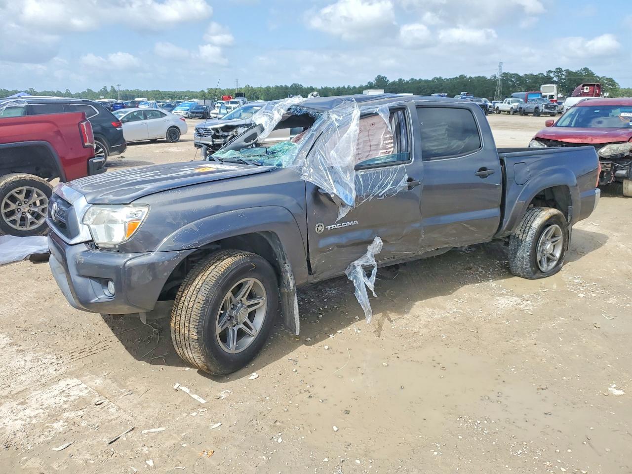 2014 Toyota Tacoma Double Cab Silver vin: 3TMLU4ENXEM162915