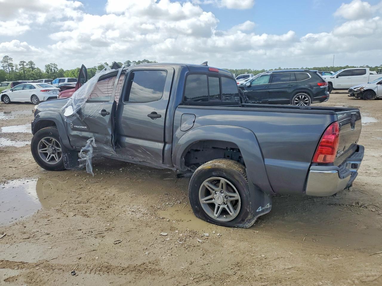 2014 Toyota Tacoma Double Cab Silver vin: 3TMLU4ENXEM162915