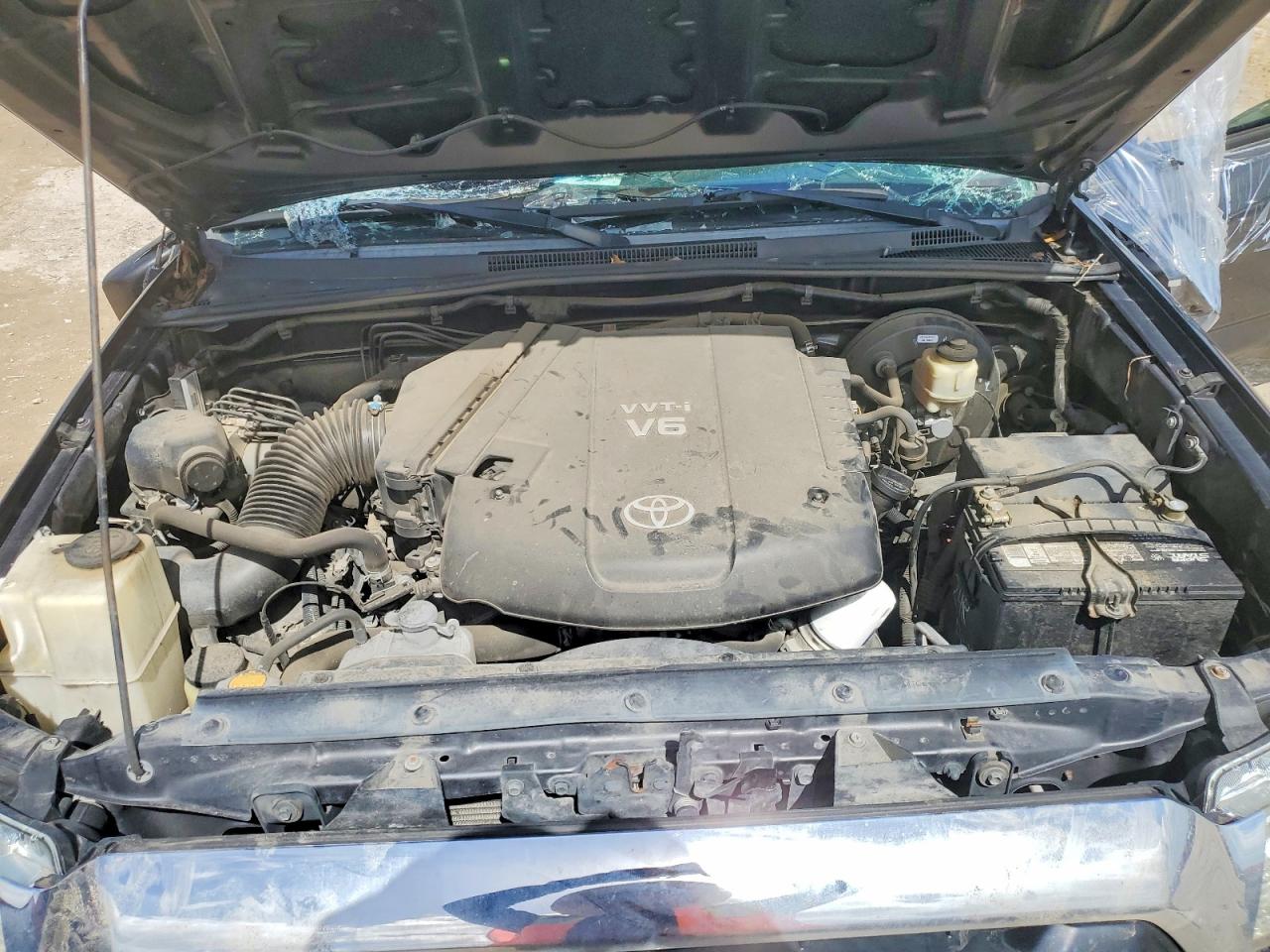 2014 Toyota Tacoma Double Cab Silver vin: 3TMLU4ENXEM162915