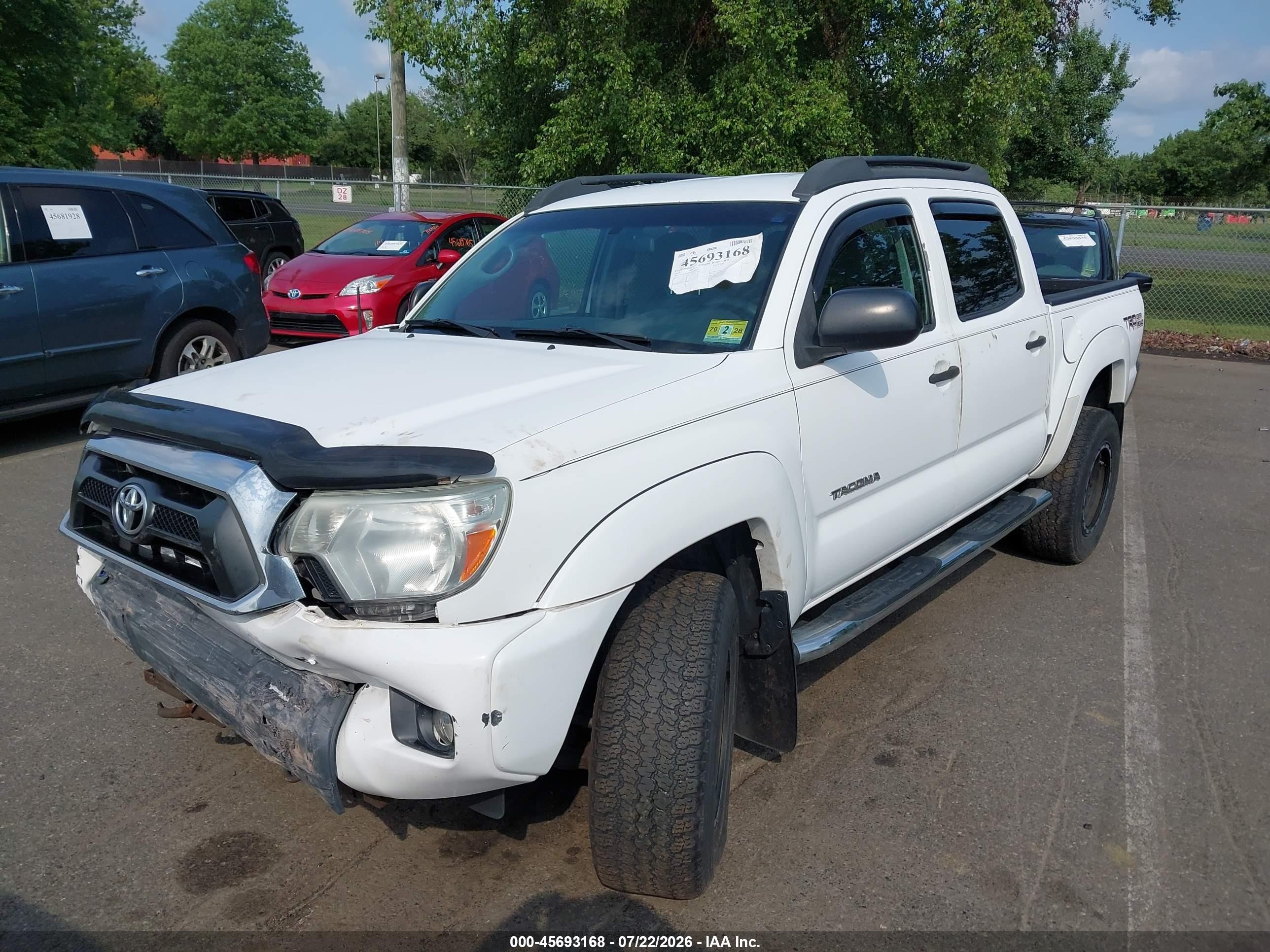 2015 Toyota Tacoma Base V6 White vin: 3TMLU4ENXFM166027