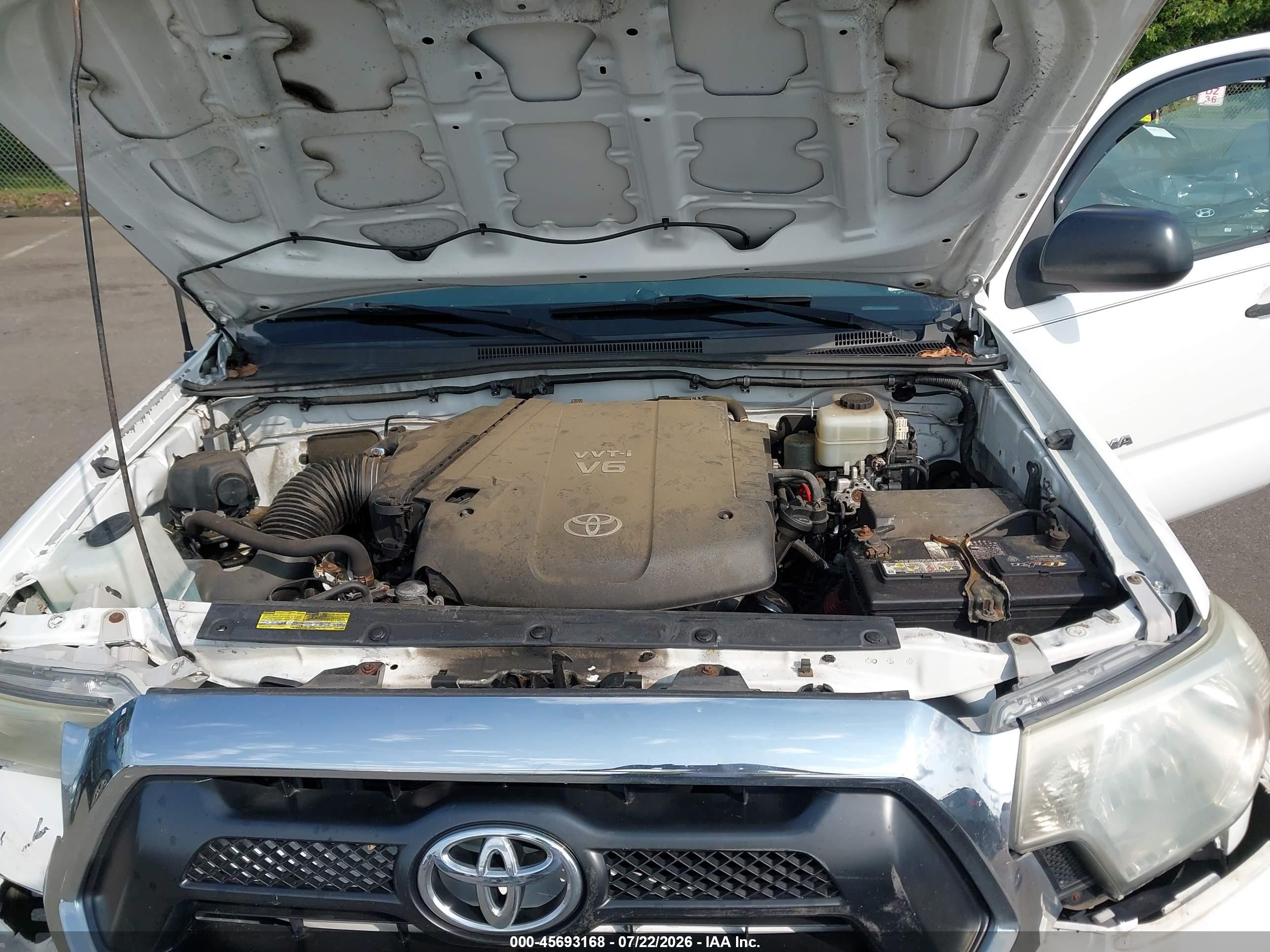 2015 Toyota Tacoma Base V6 White vin: 3TMLU4ENXFM166027