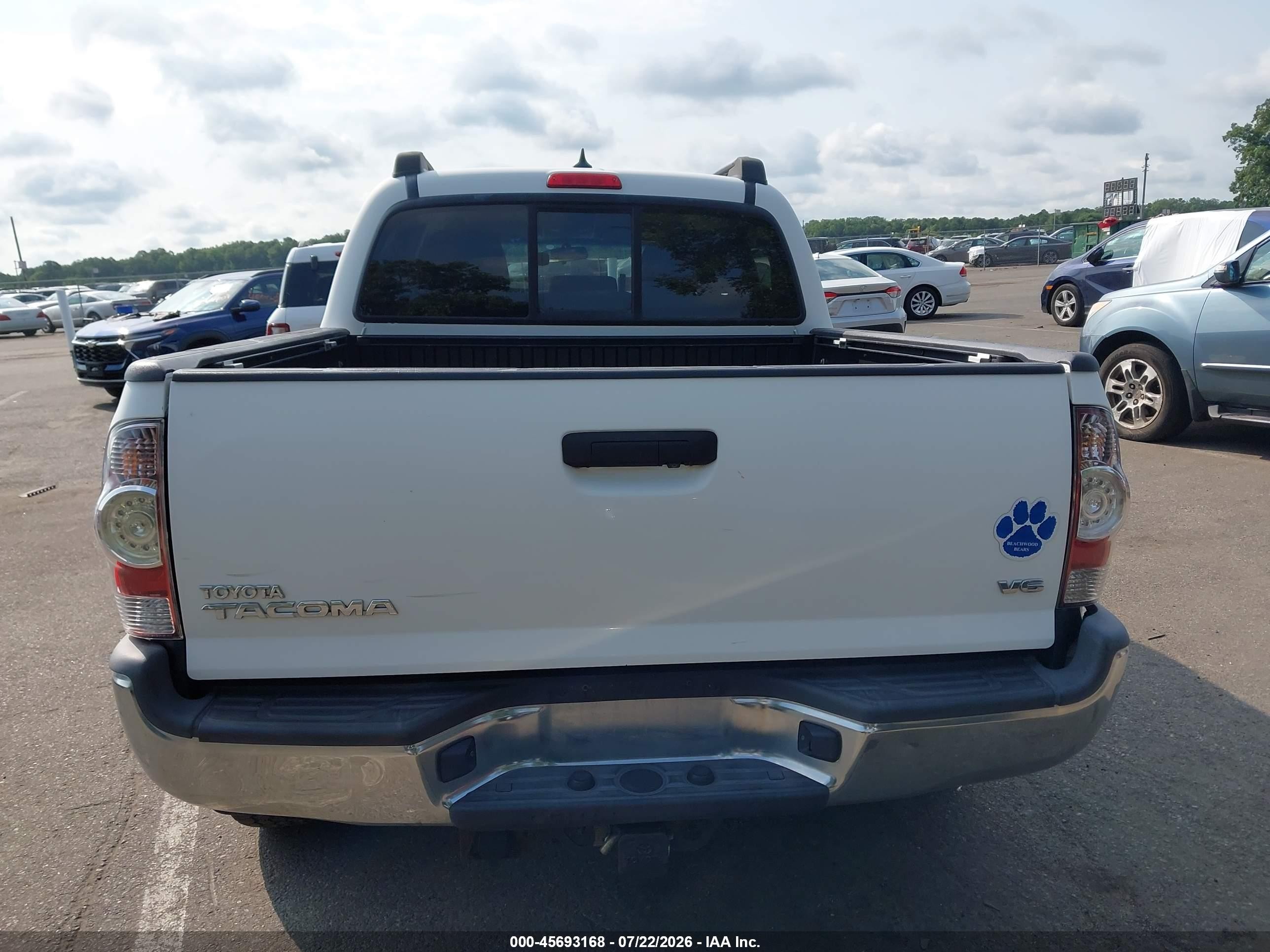 2015 Toyota Tacoma Base V6 White vin: 3TMLU4ENXFM166027