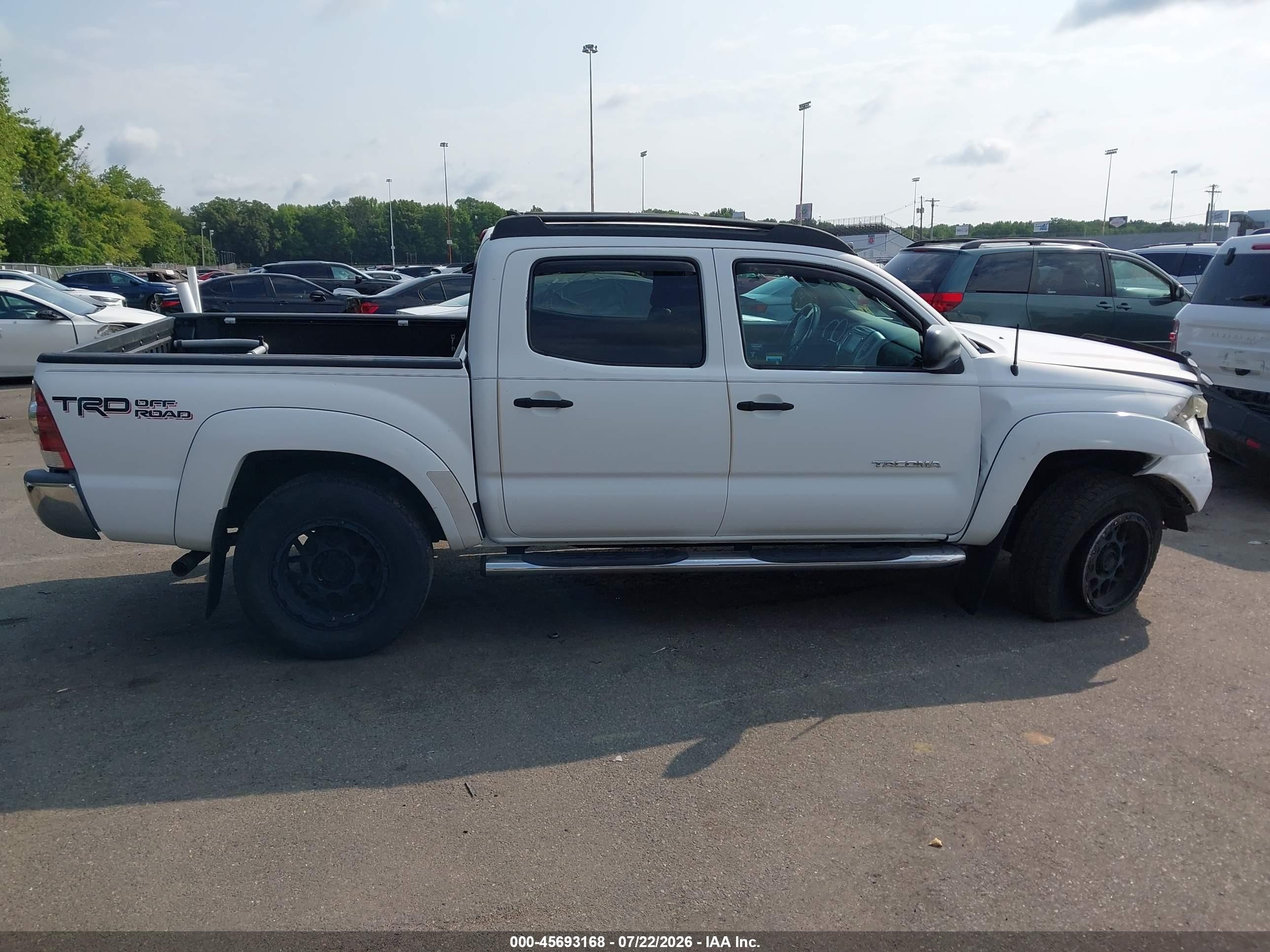 2015 Toyota Tacoma Base V6 White vin: 3TMLU4ENXFM166027