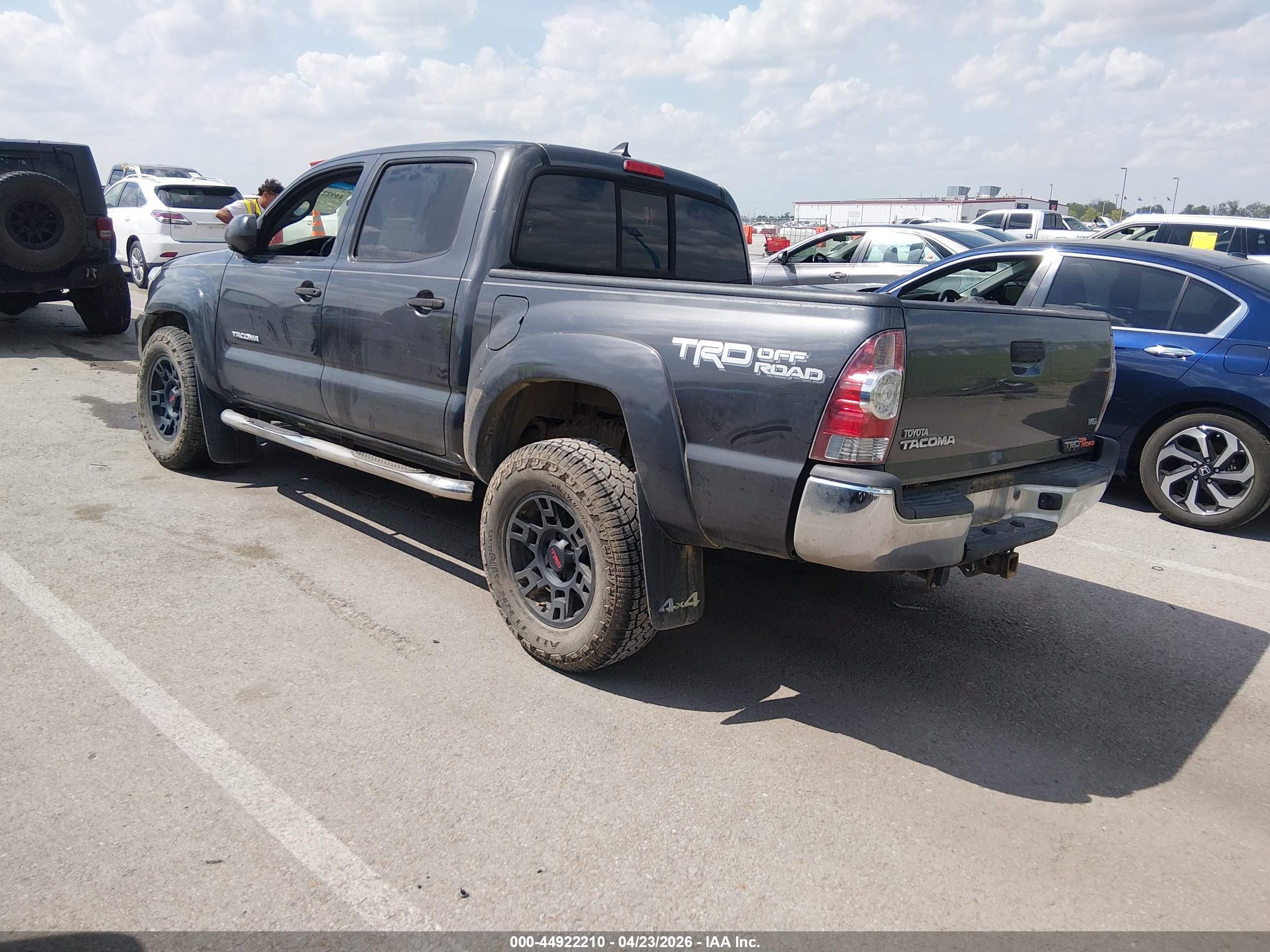 2015 Toyota Tacoma Base V6 Черный vin: 3TMLU4ENXFM175682