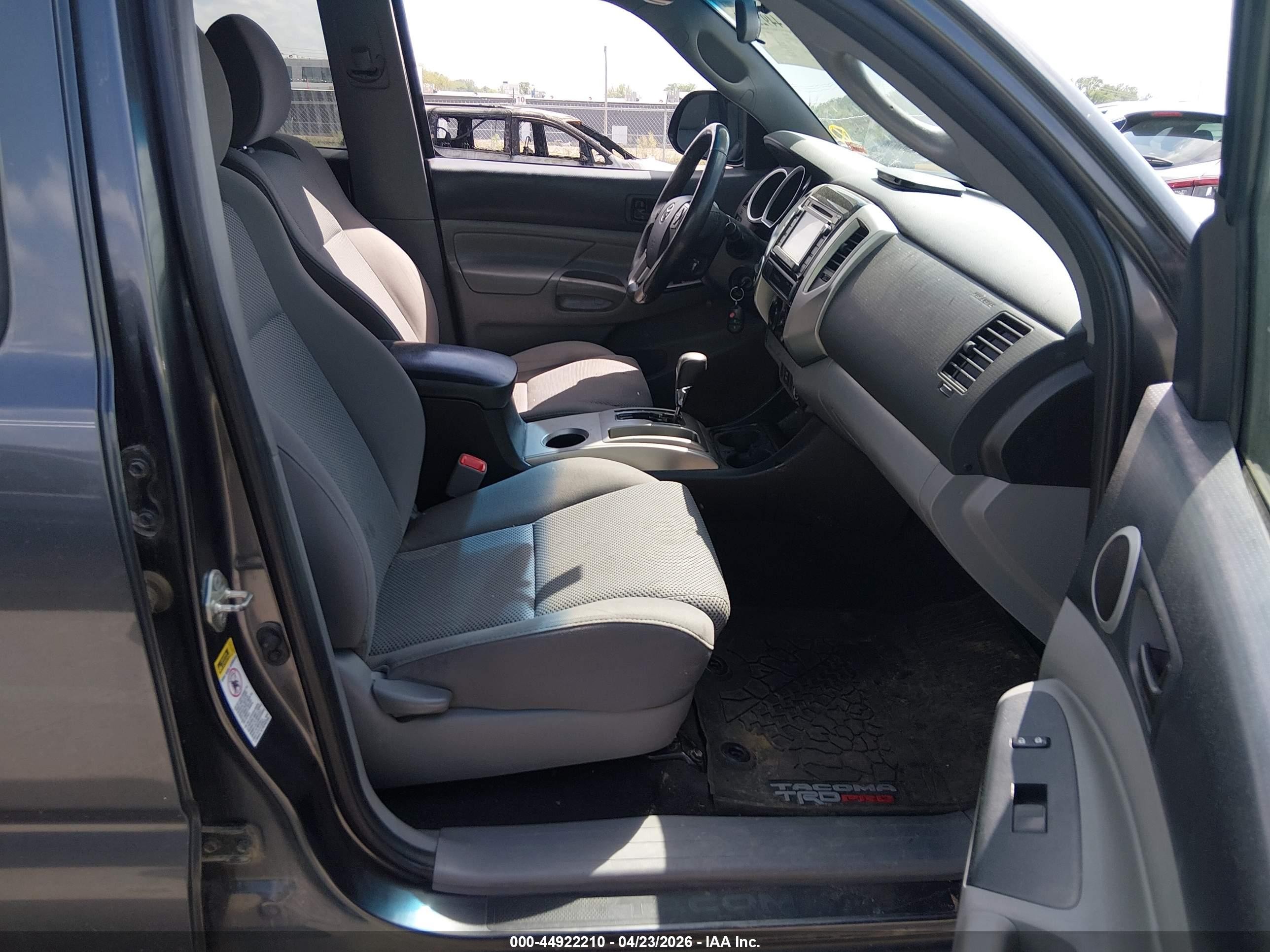 2015 Toyota Tacoma Base V6 Черный vin: 3TMLU4ENXFM175682