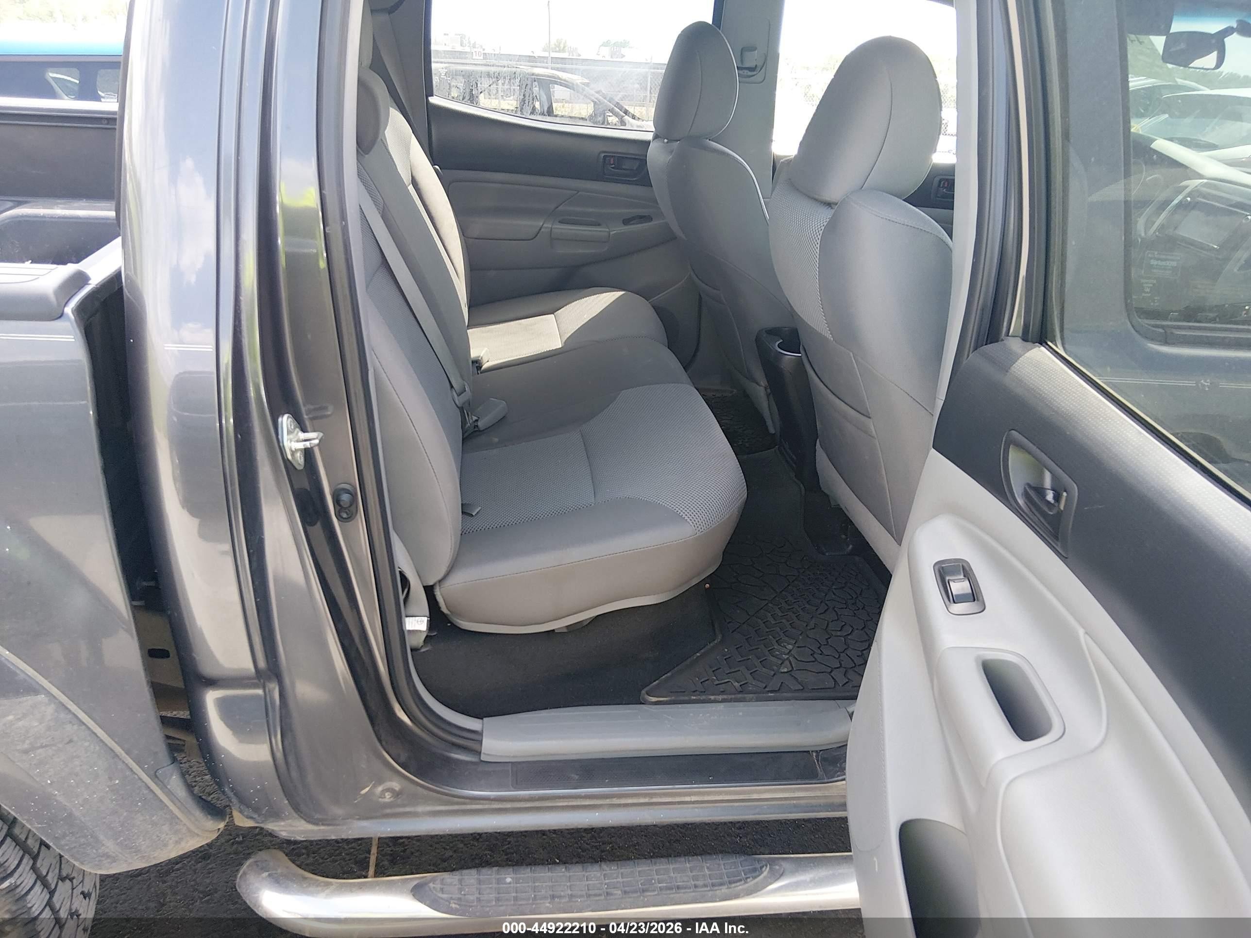 2015 Toyota Tacoma Base V6 Черный vin: 3TMLU4ENXFM175682