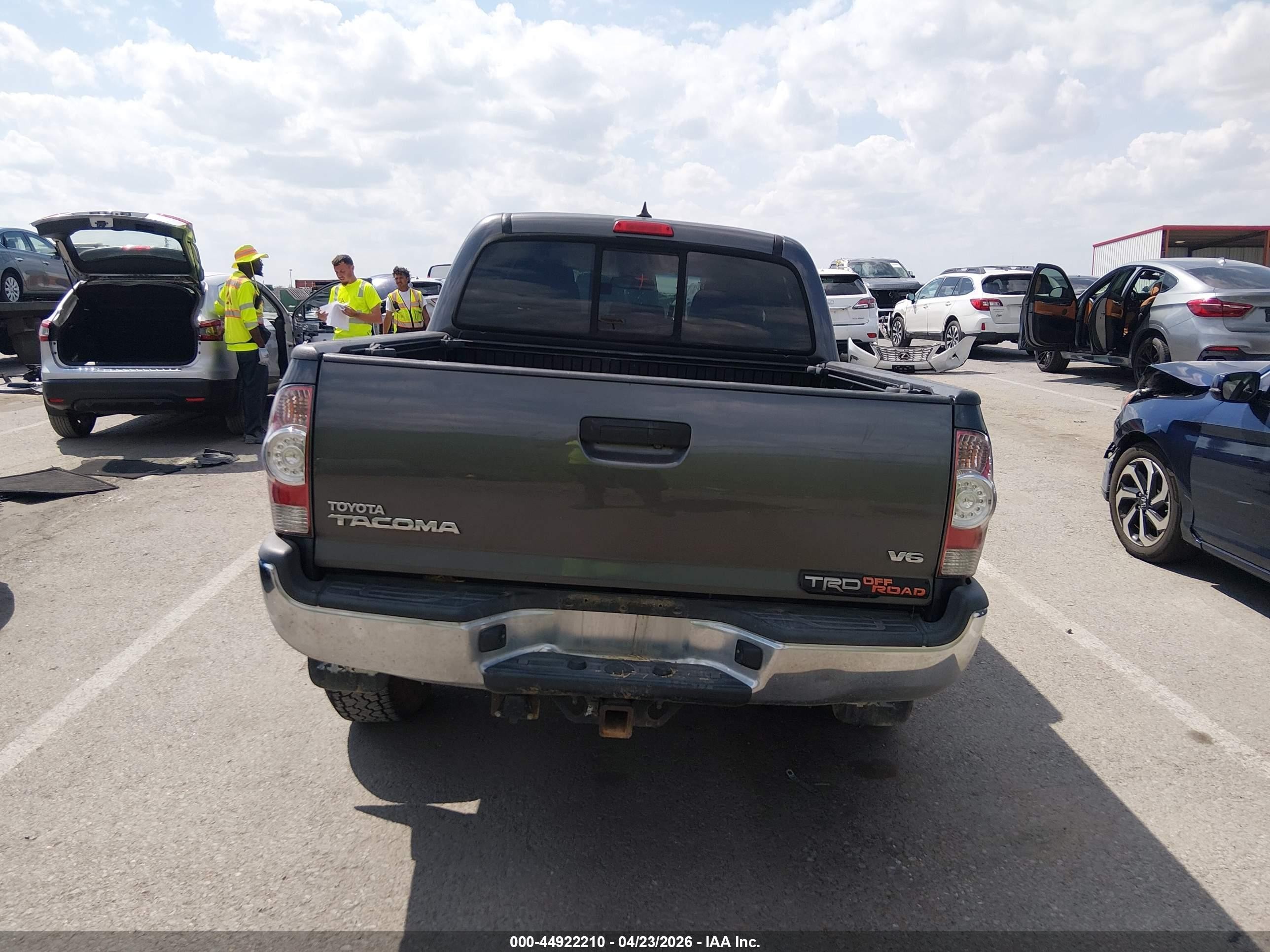 2015 Toyota Tacoma Base V6 Черный vin: 3TMLU4ENXFM175682