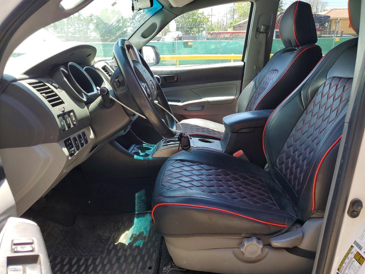 2015 Toyota Tacoma V6 White vin: 3TMLU4ENXFM199481