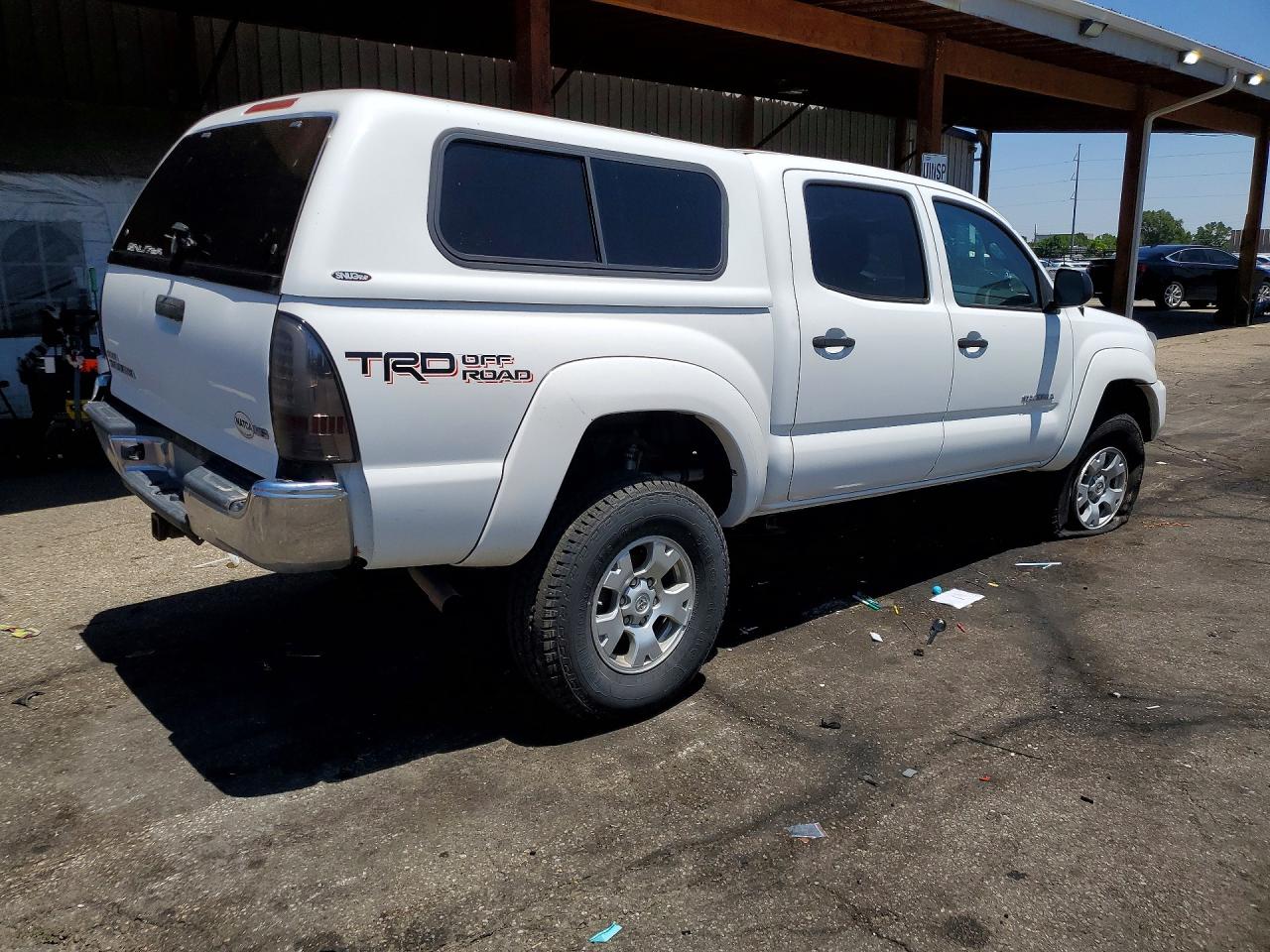 2015 Toyota Tacoma V6 White vin: 3TMLU4ENXFM199481