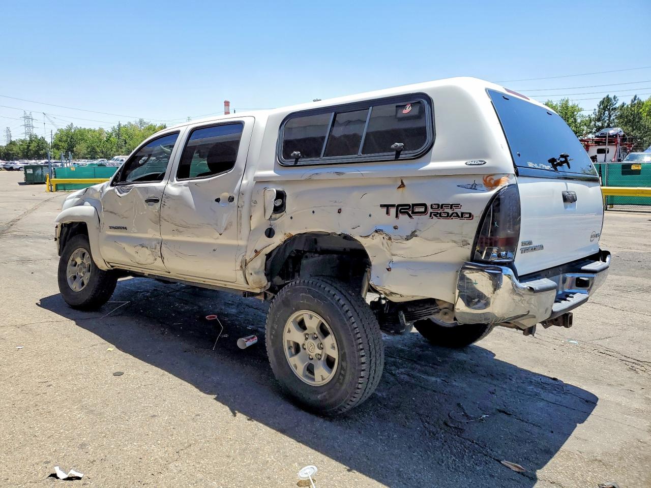 2015 Toyota Tacoma V6 White vin: 3TMLU4ENXFM199481