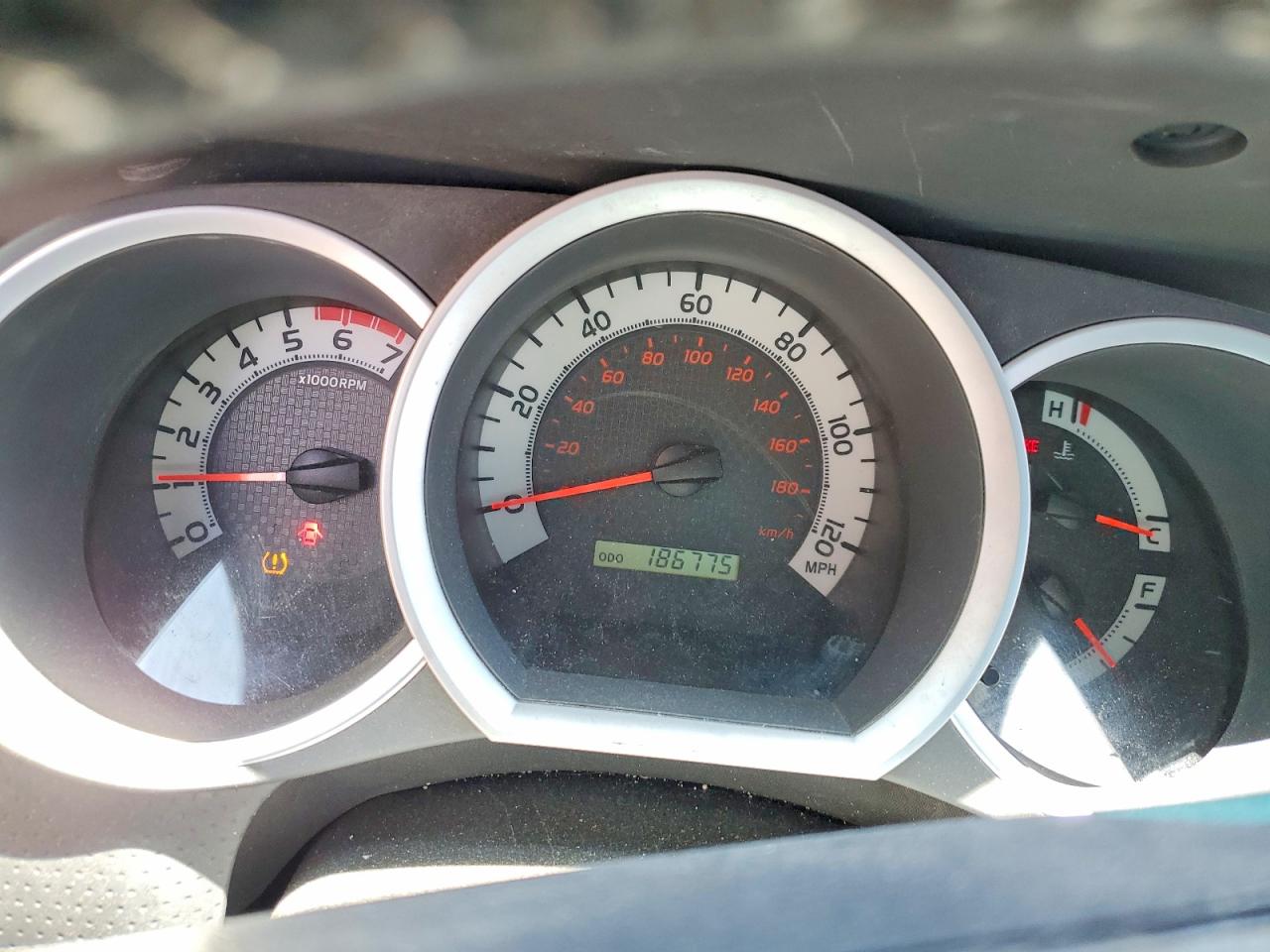 2015 Toyota Tacoma V6 White vin: 3TMLU4ENXFM199481