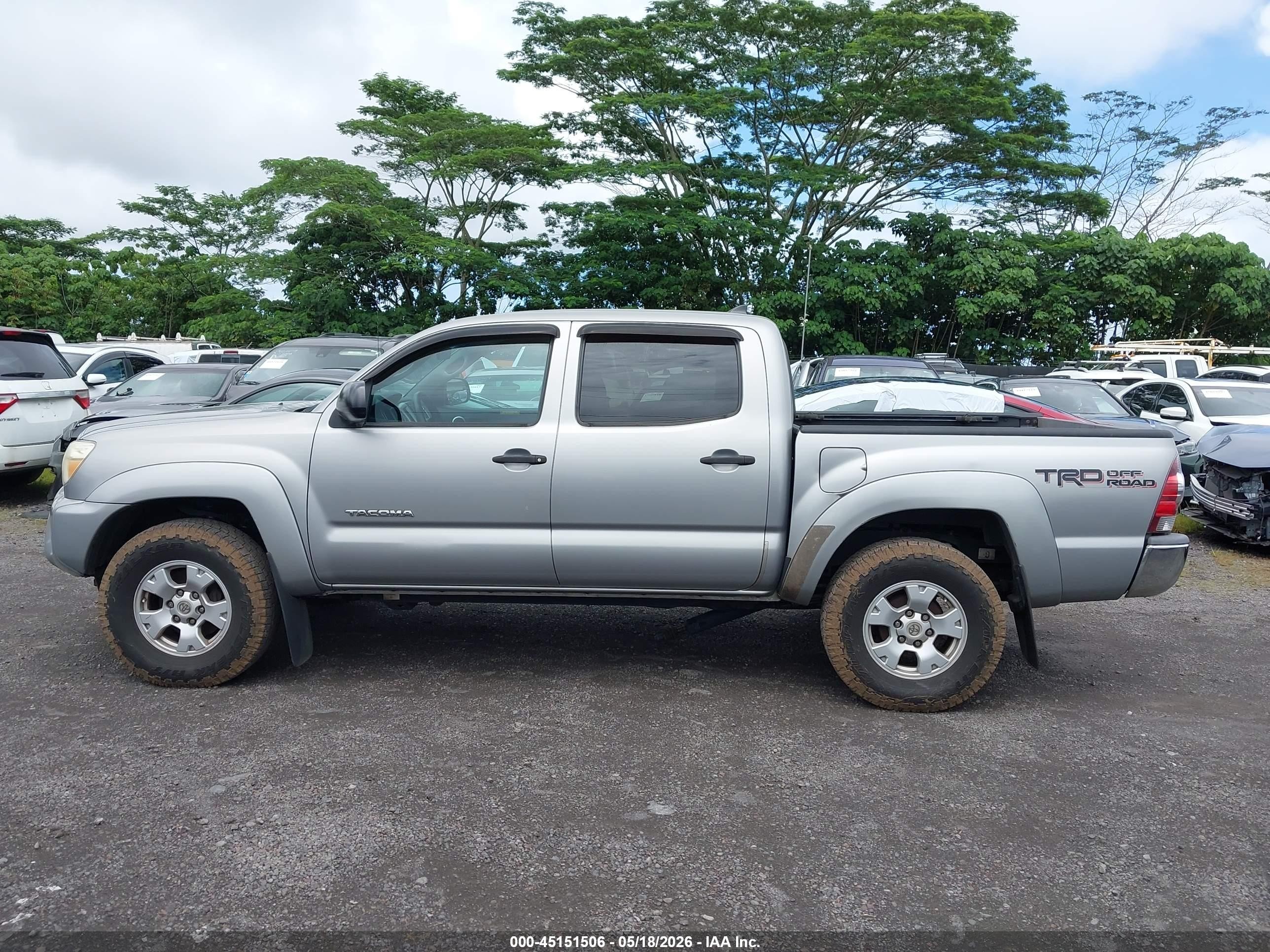 2015 Toyota Tacoma Base V6/trd Pro Silver vin: 3TMLU4ENXFM202234