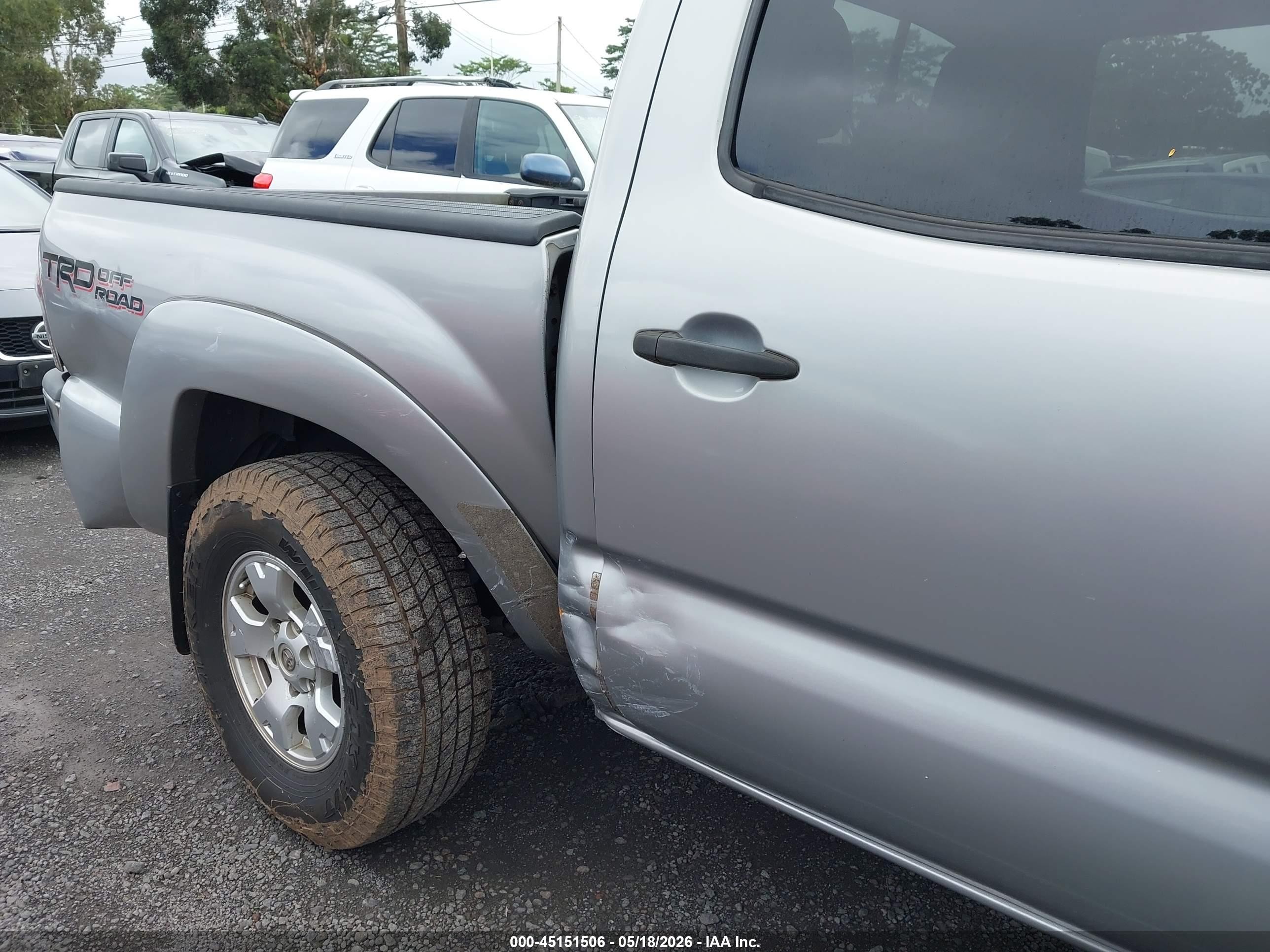 2015 Toyota Tacoma Base V6/trd Pro Silver vin: 3TMLU4ENXFM202234