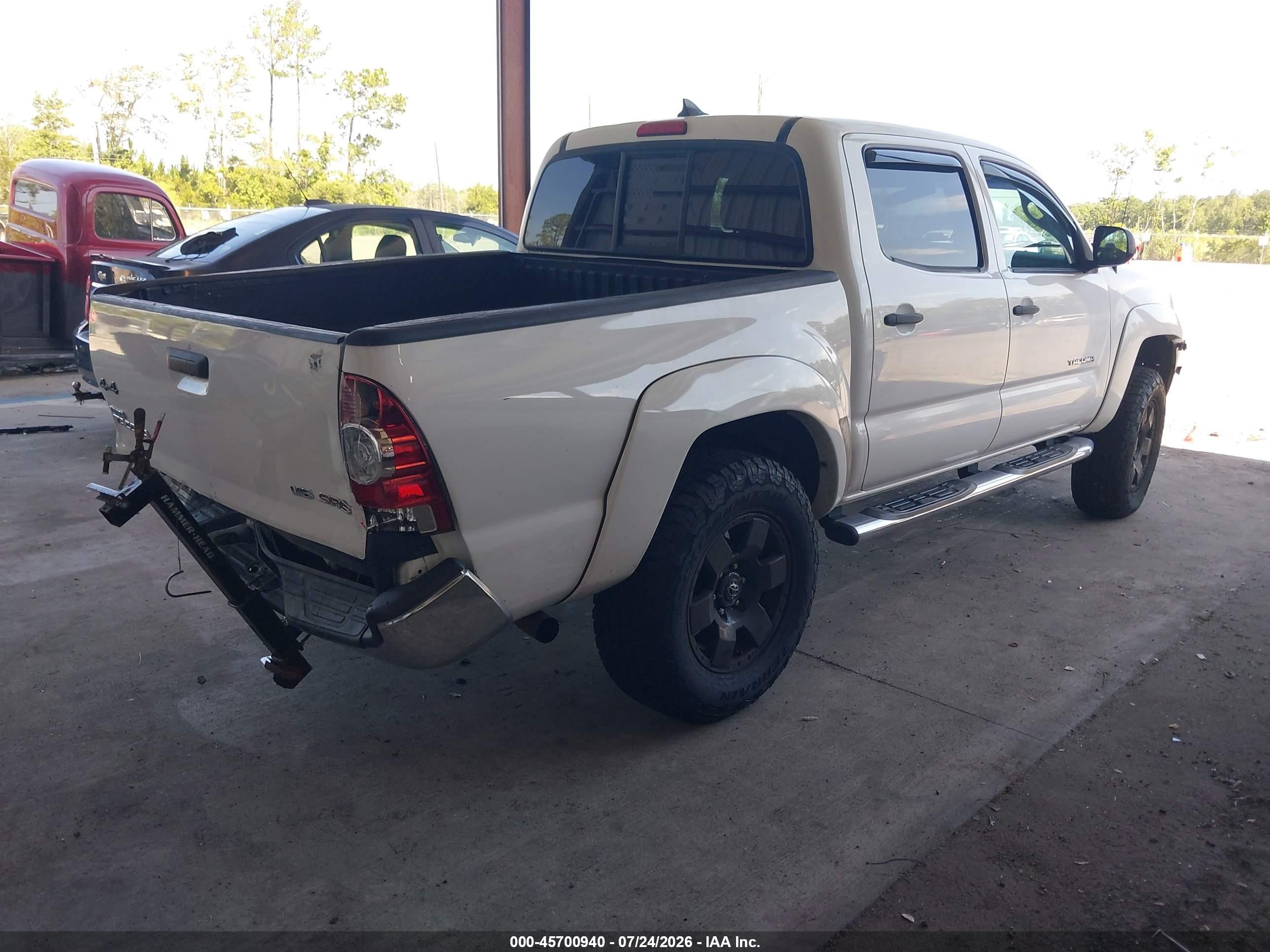 2015 Toyota Tacoma Base V6 White vin: 3TMLU4ENXFM203741