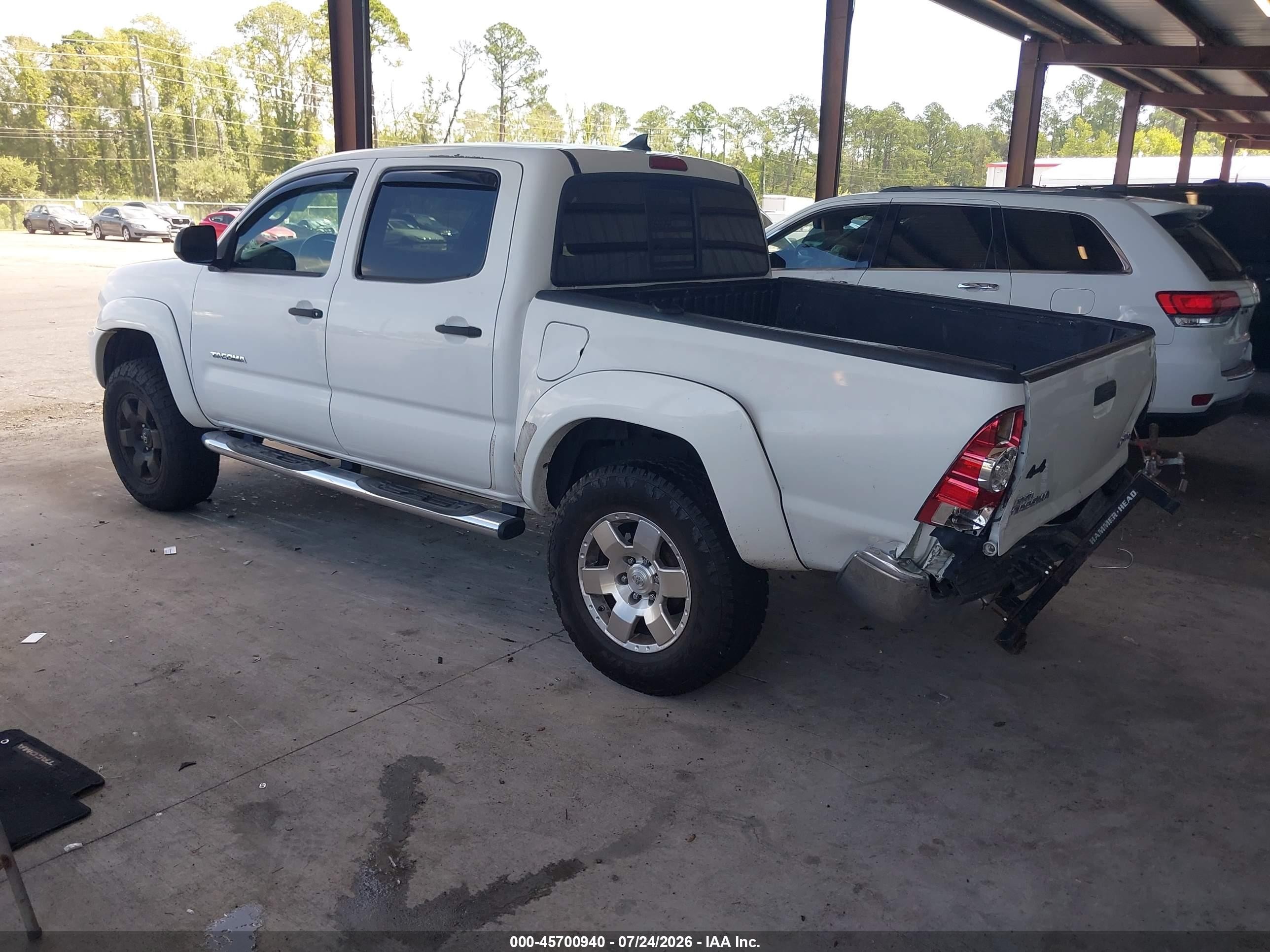 2015 Toyota Tacoma Base V6 White vin: 3TMLU4ENXFM203741