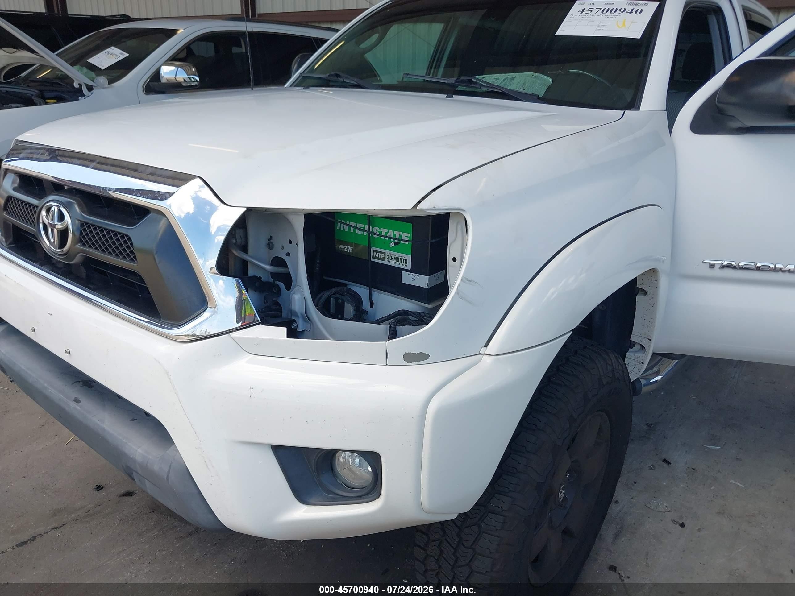2015 Toyota Tacoma Base V6 White vin: 3TMLU4ENXFM203741