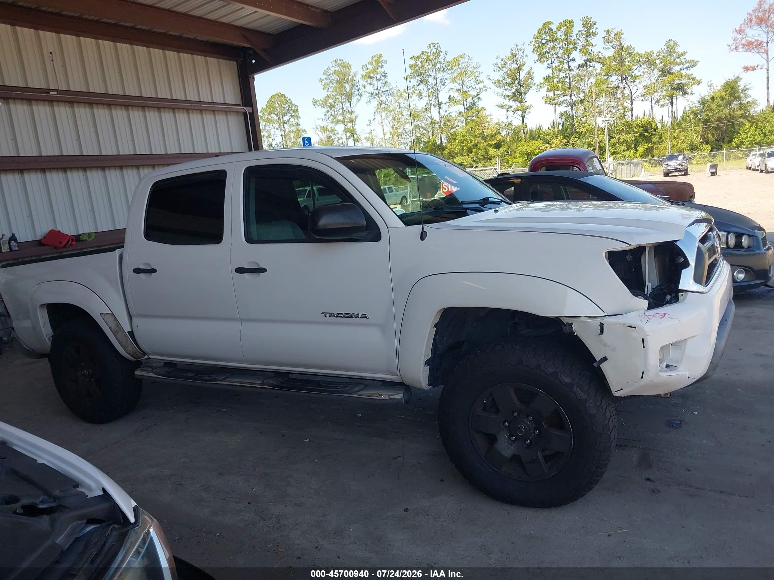 2015 Toyota Tacoma Base V6 White vin: 3TMLU4ENXFM203741