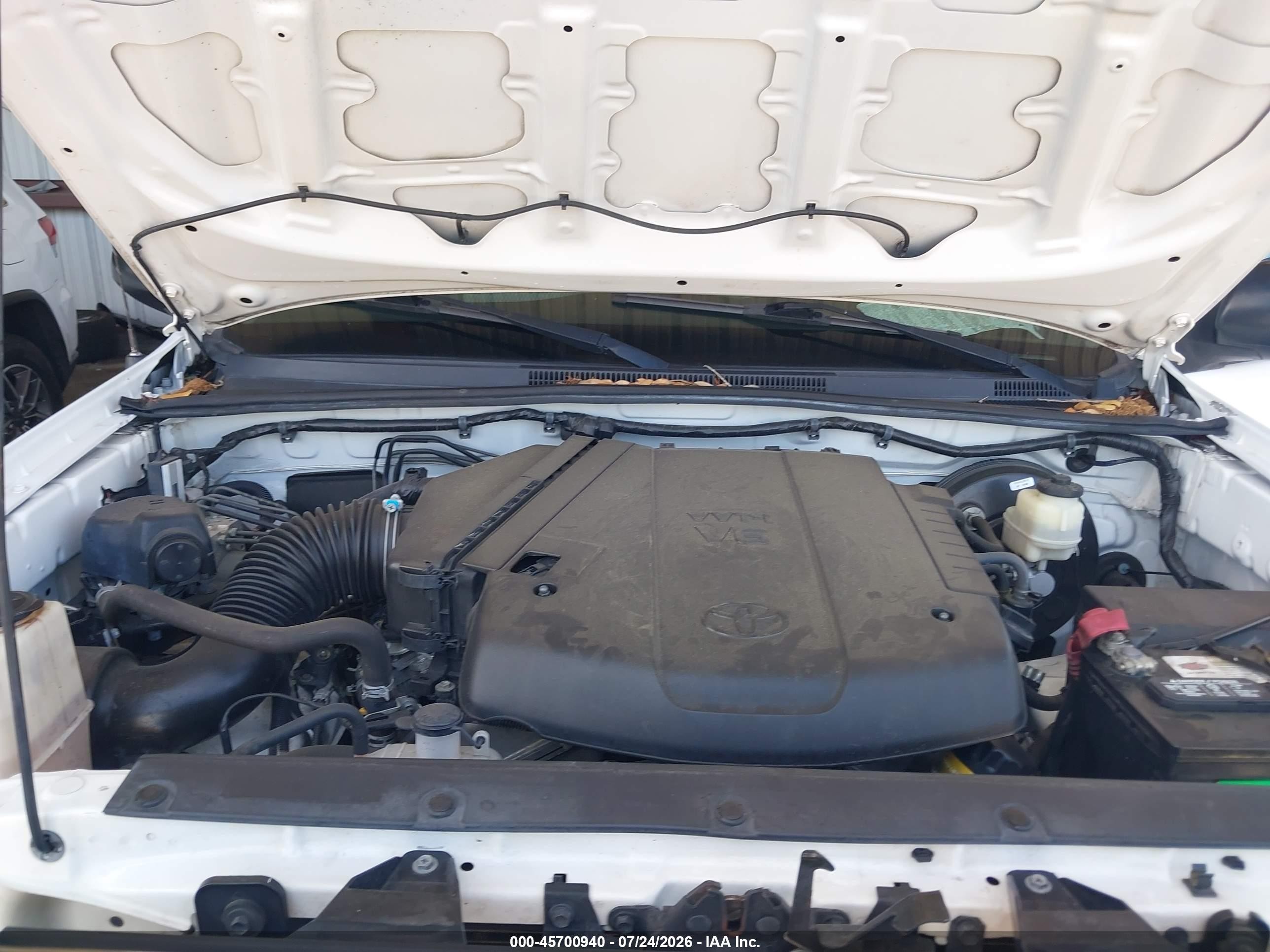 2015 Toyota Tacoma Base V6 White vin: 3TMLU4ENXFM203741