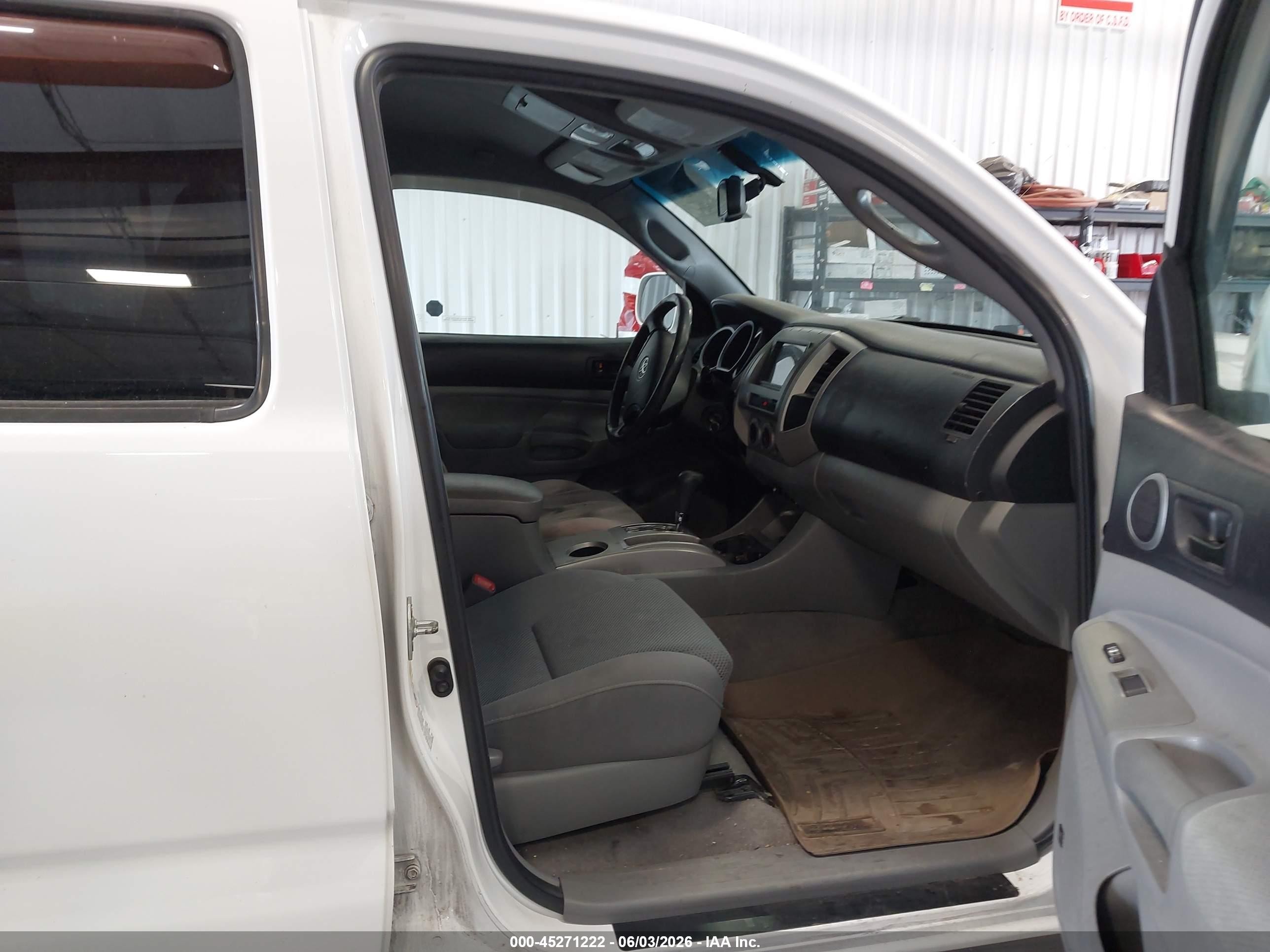 2010 Toyota Tacoma Base V6 White vin: 3TMMU4FN1AM023415
