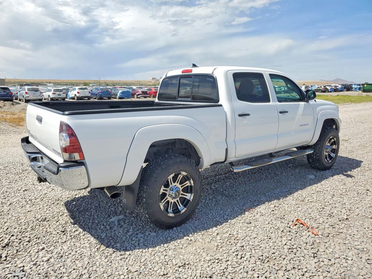 2012 Toyota Tacoma Double Cab Long Bed White vin: 3TMMU4FN1CM043229