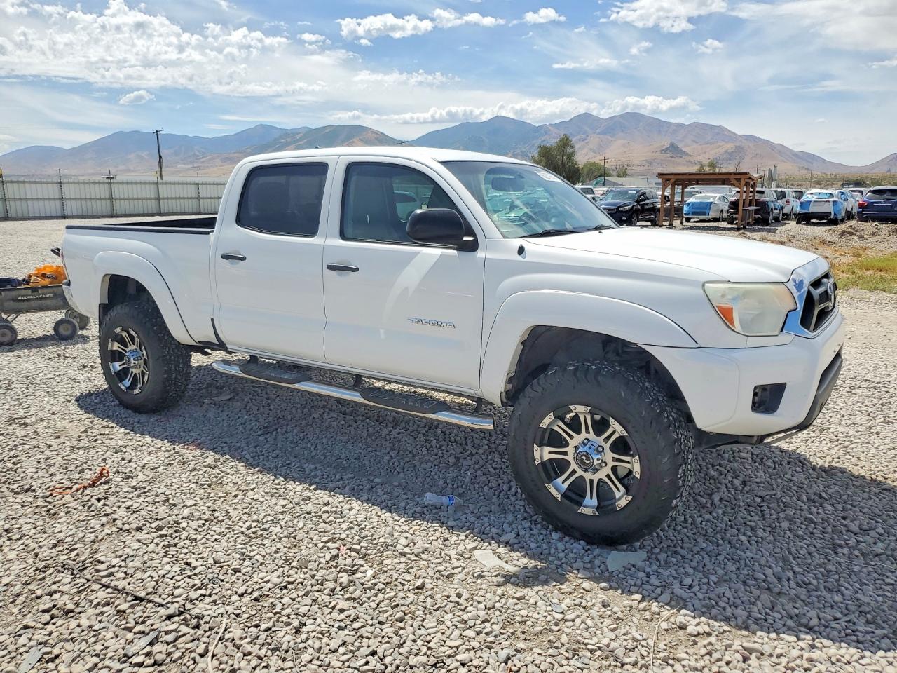 2012 Toyota Tacoma Double Cab Long Bed White vin: 3TMMU4FN1CM043229
