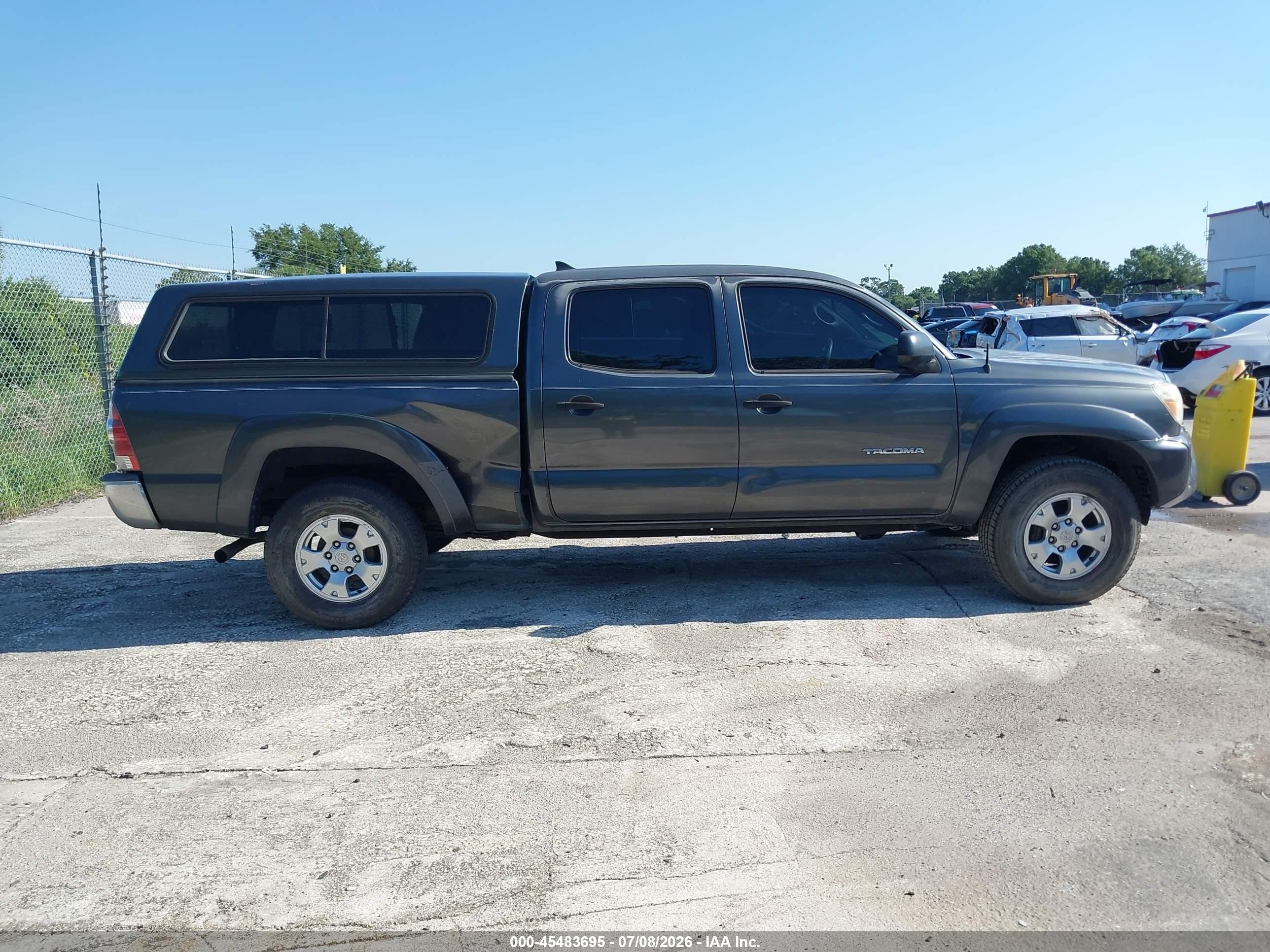 2015 Toyota Tacoma Base V6 Gray vin: 3TMMU4FN1FM080995