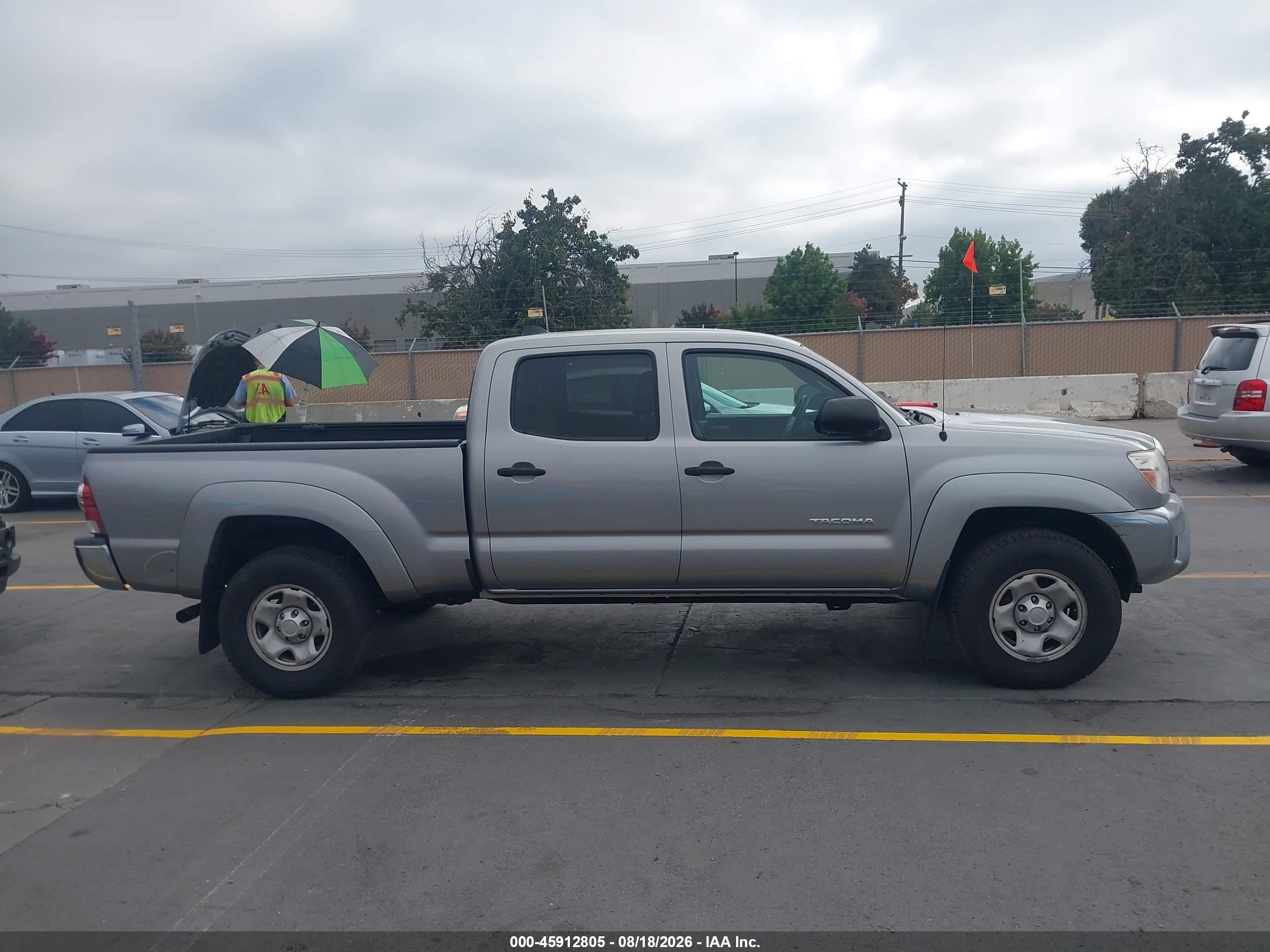 2015 Toyota Tacoma Base V6 Silver vin: 3TMMU4FN1FM081564