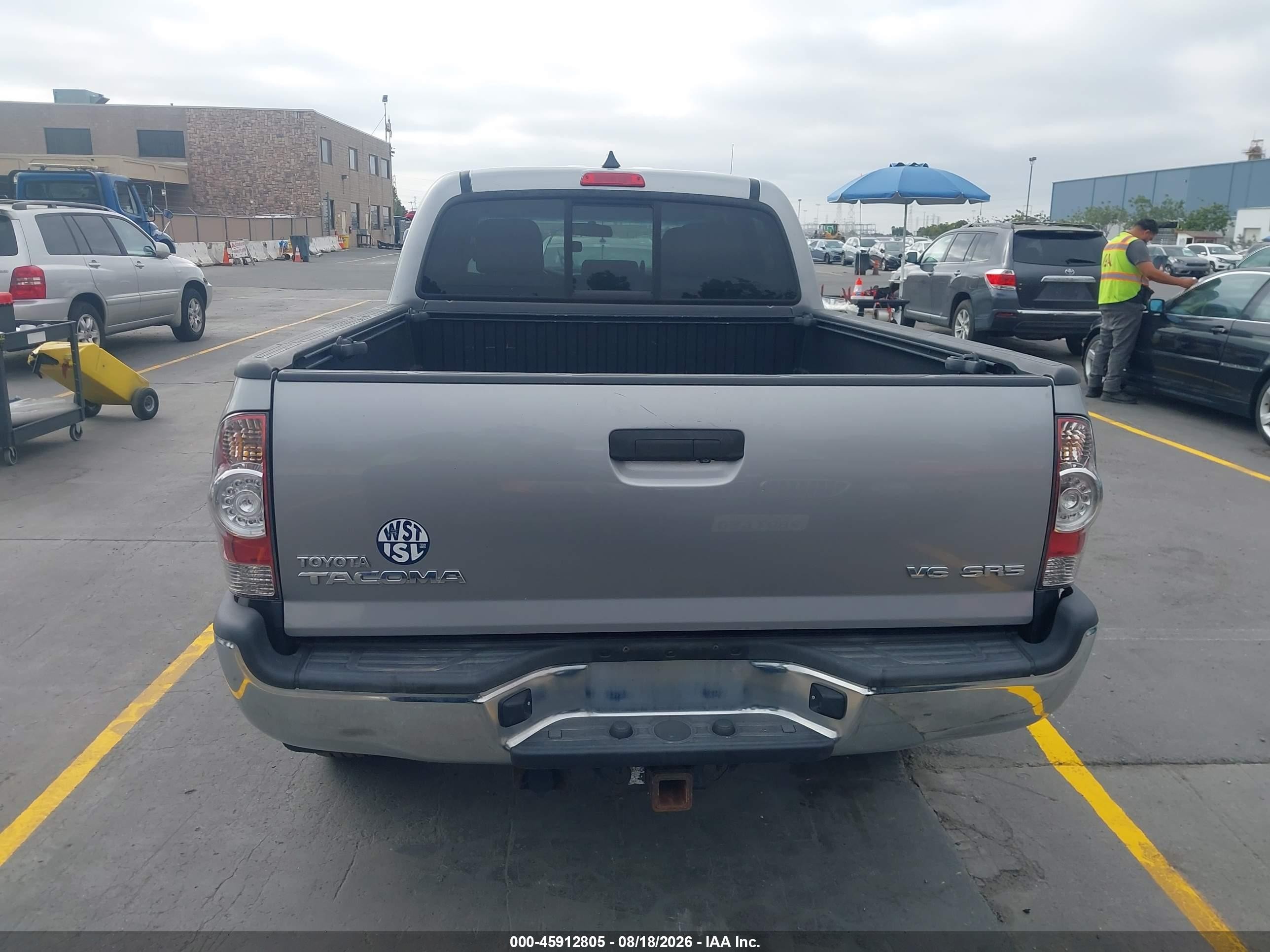2015 Toyota Tacoma Base V6 Silver vin: 3TMMU4FN1FM081564