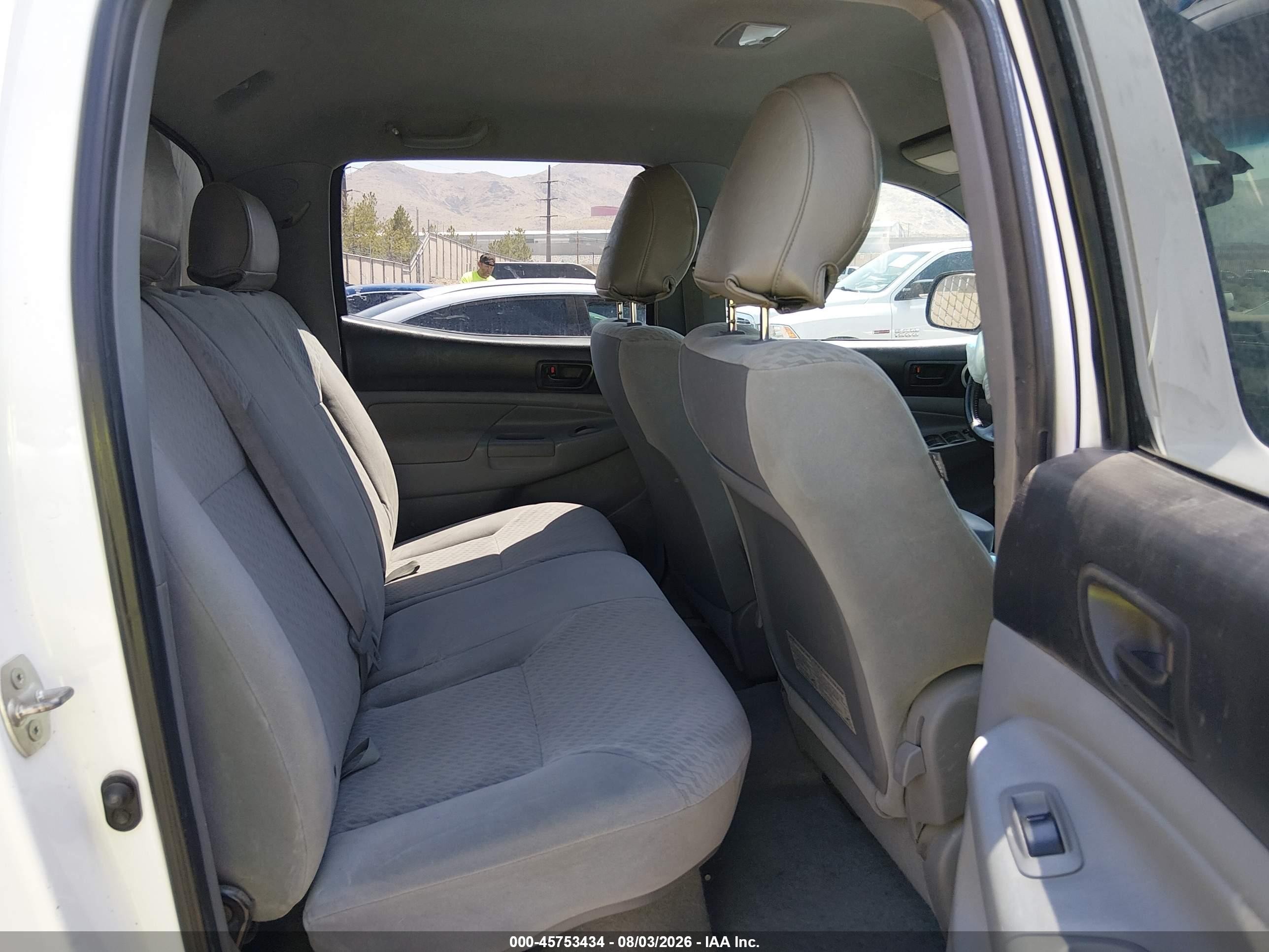 2010 Toyota Tacoma Base V6 White vin: 3TMMU4FN2AM022466