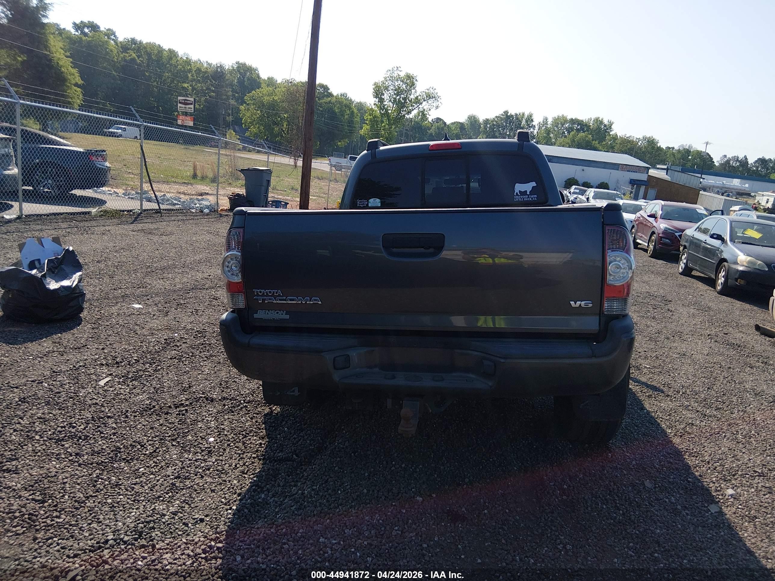2015 Toyota Tacoma Base V6 Gray vin: 3TMMU4FN2FM084232