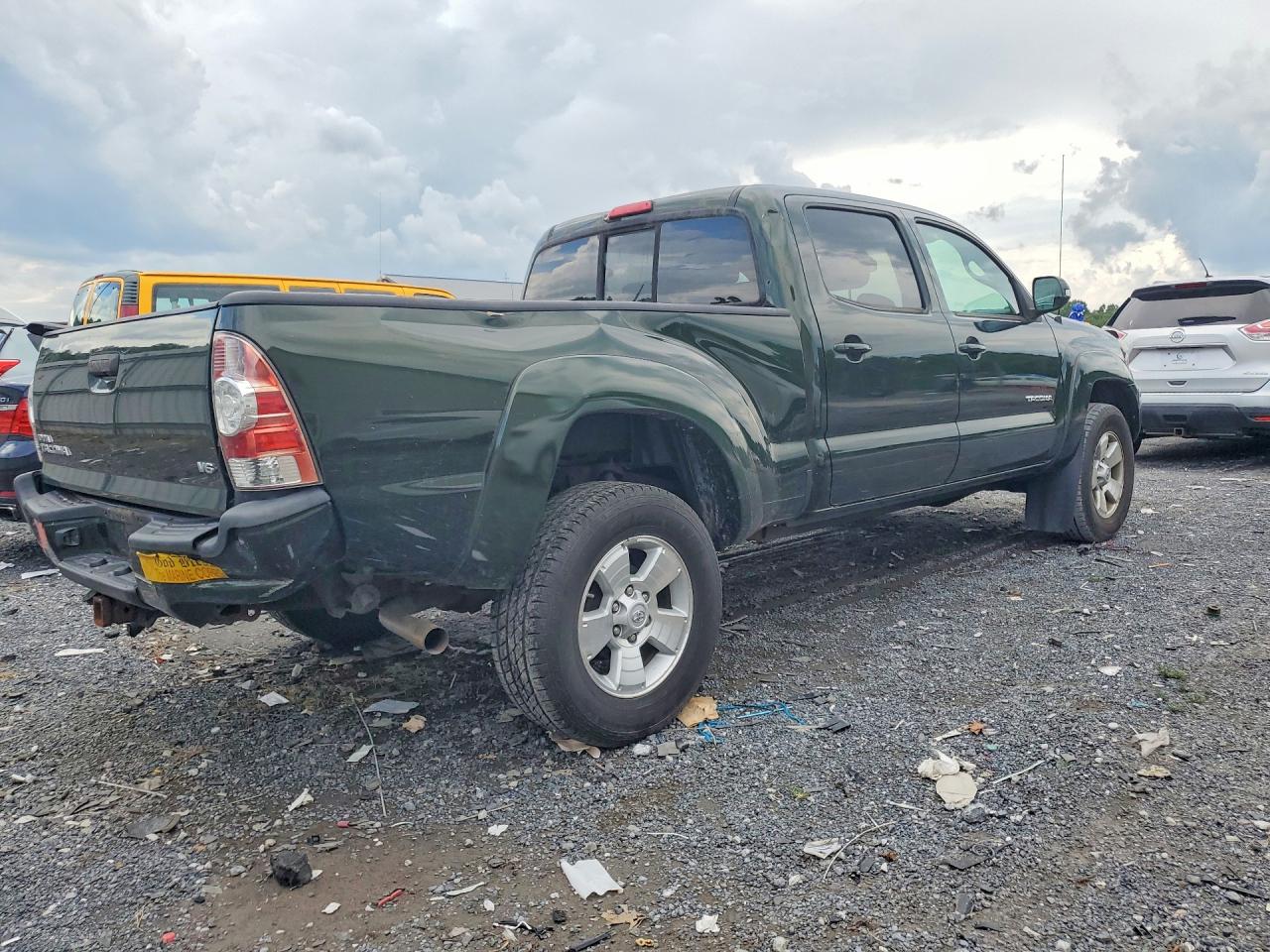 2013 Toyota Tacoma Double Cab Long Bed Green vin: 3TMMU4FN3DM052645