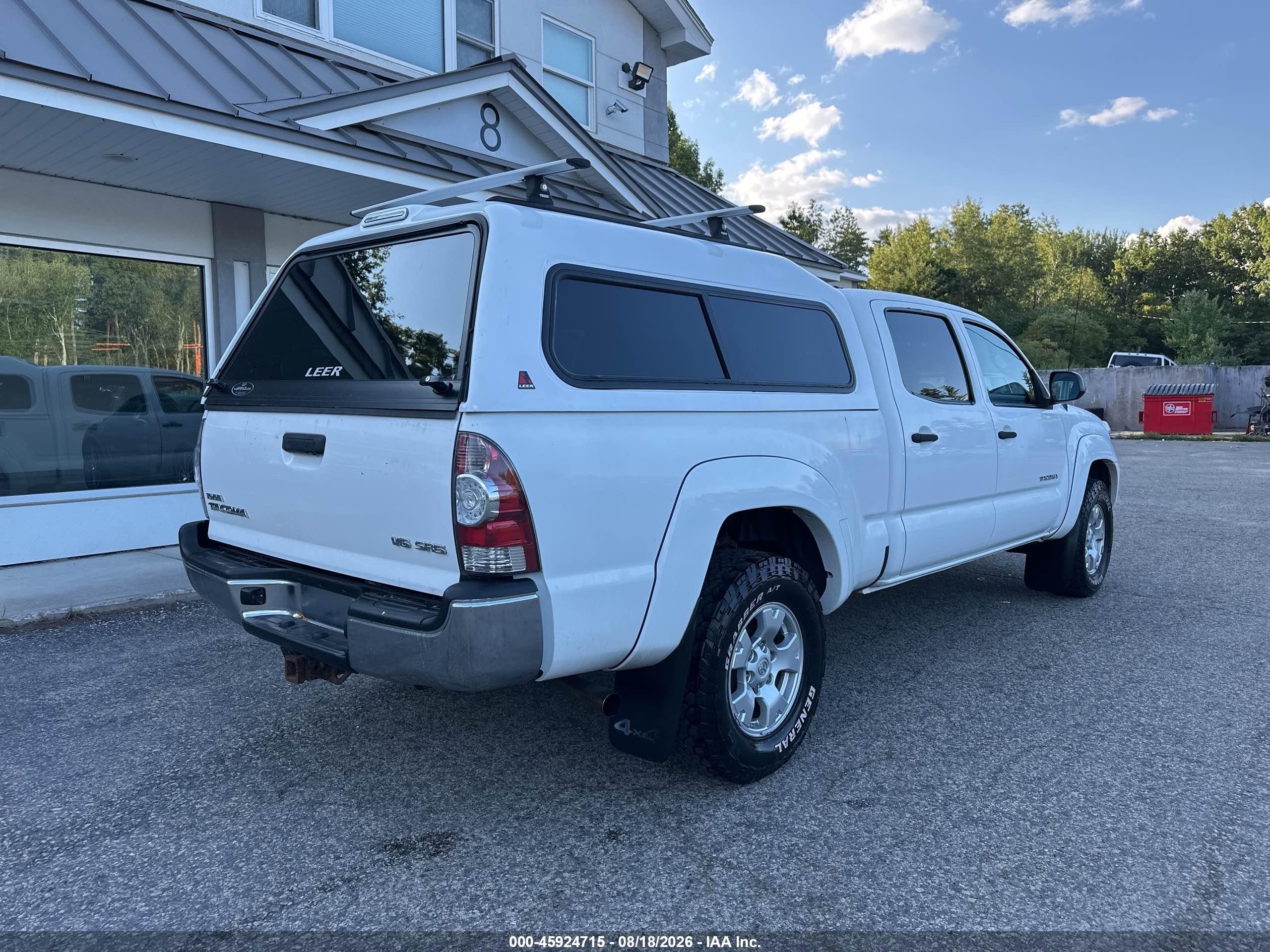 2015 Toyota Tacoma Base V6 Белый vin: 3TMMU4FN3FM079413