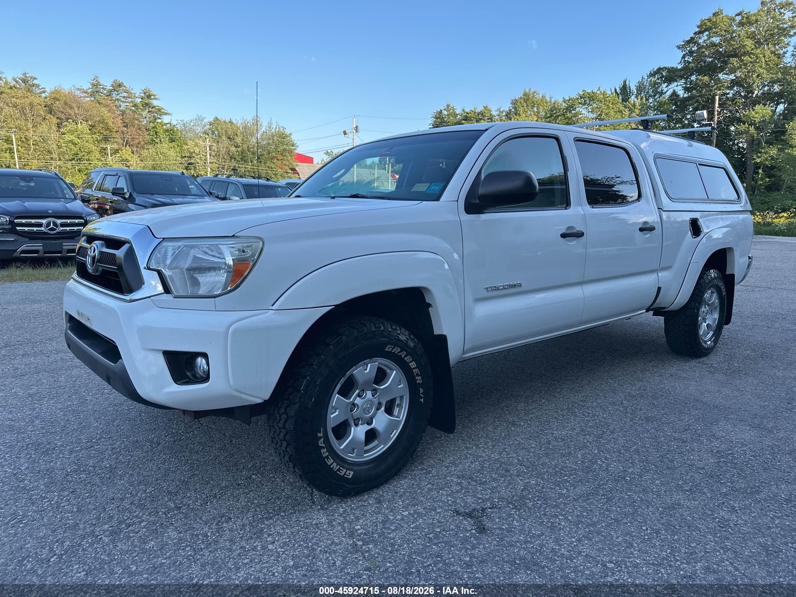 2015 Toyota Tacoma Base V6 Белый vin: 3TMMU4FN3FM079413