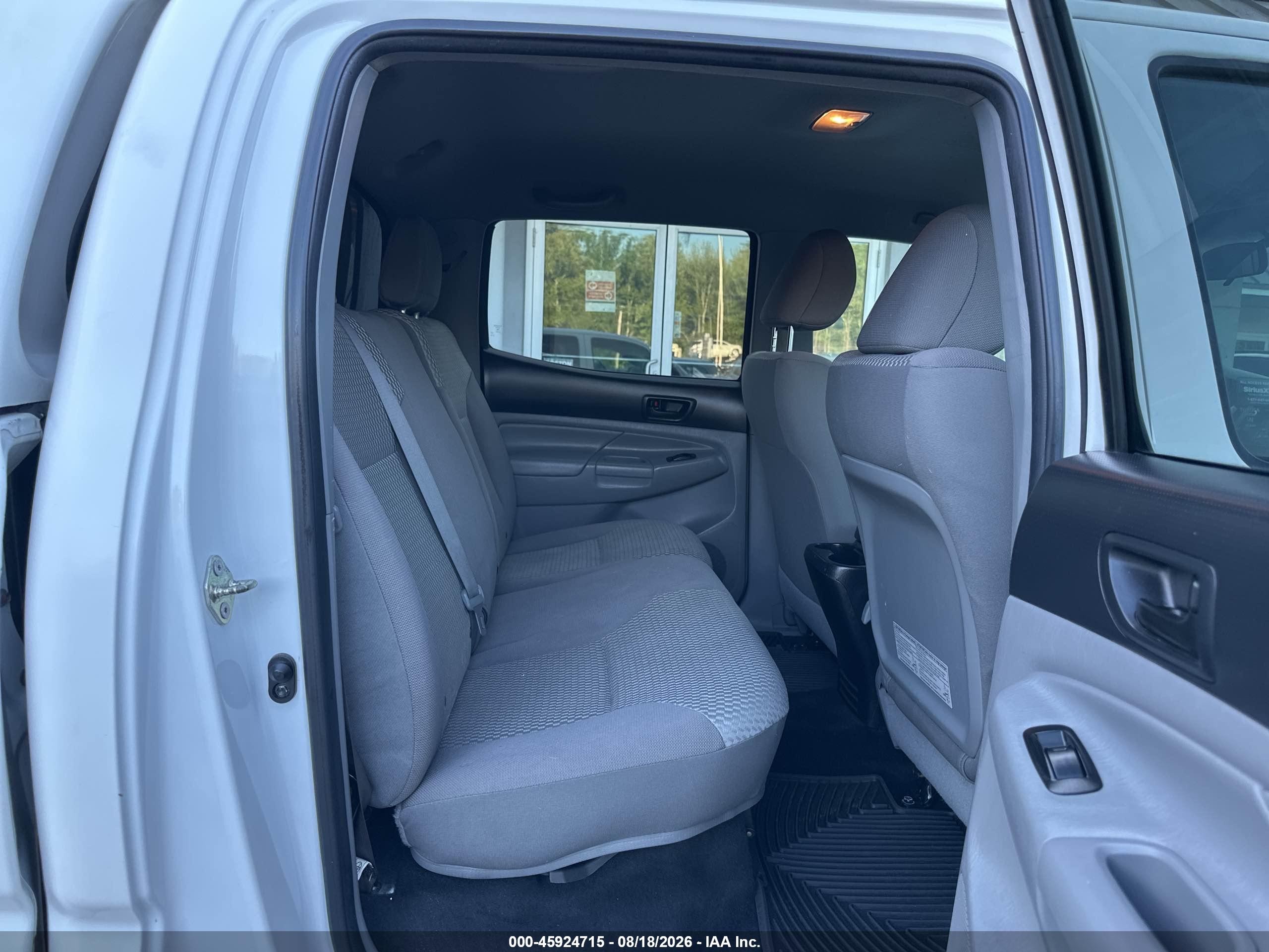2015 Toyota Tacoma Base V6 Белый vin: 3TMMU4FN3FM079413