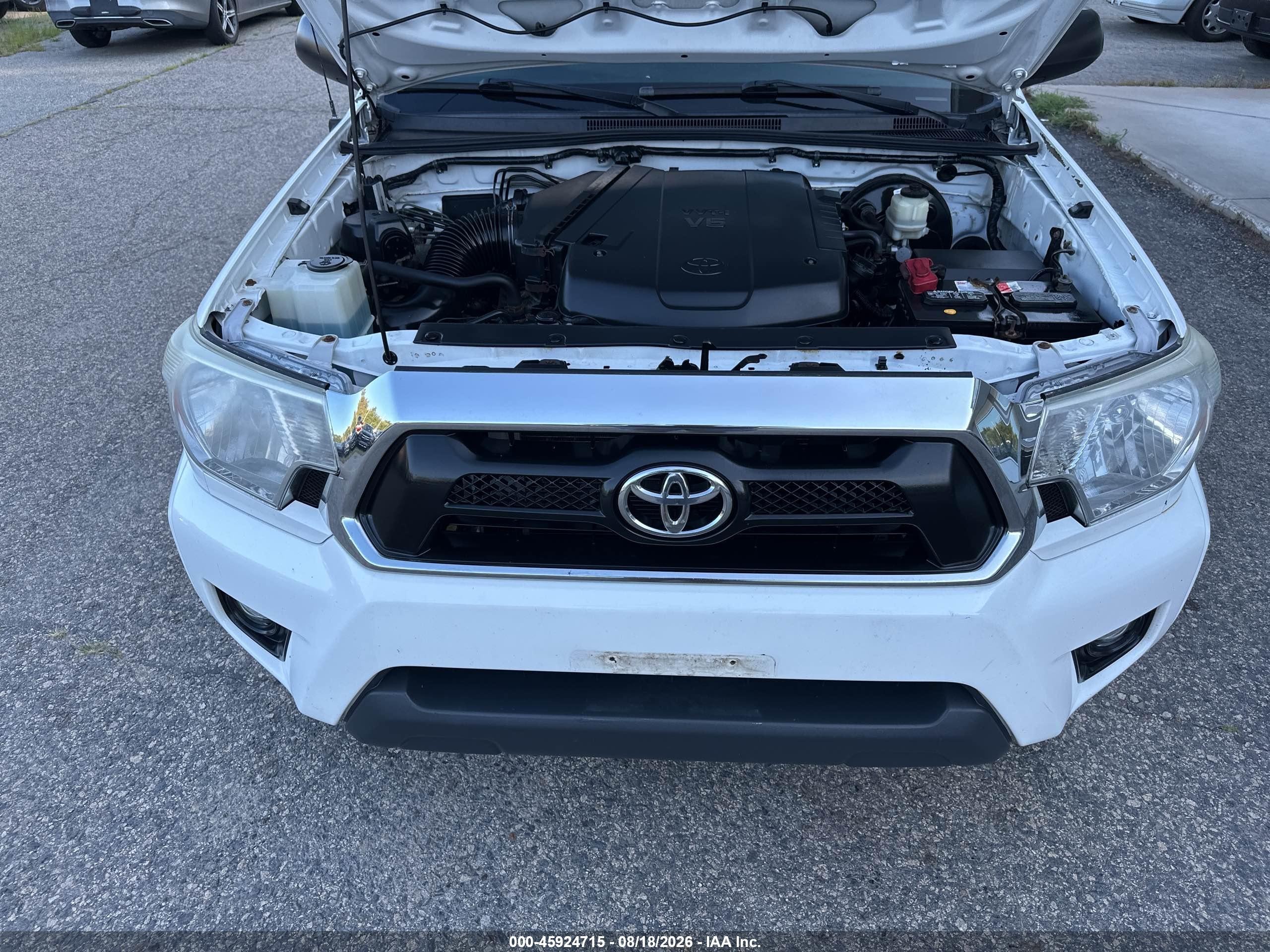 2015 Toyota Tacoma Base V6 Белый vin: 3TMMU4FN3FM079413
