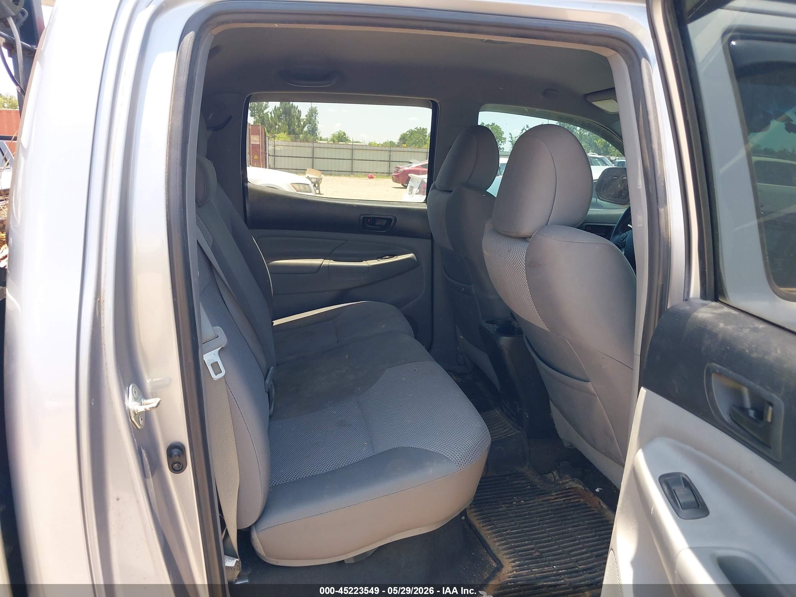 2015 Toyota Tacoma Base V6 Silver vin: 3TMMU4FN3FM080108